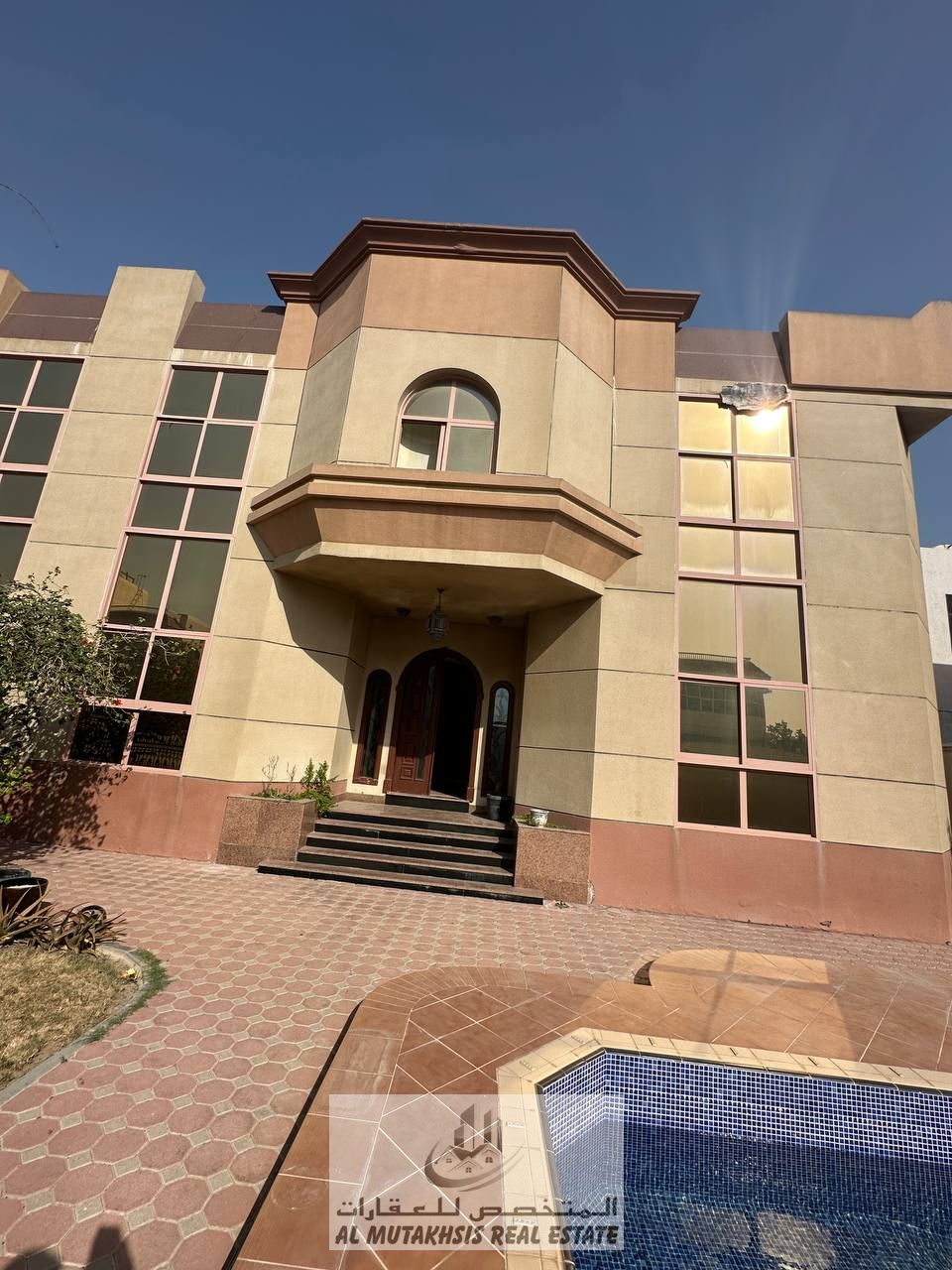 For sale villa with 5 rooms and a swimming pool in Sharqan in sharjah to all Arab nationalities