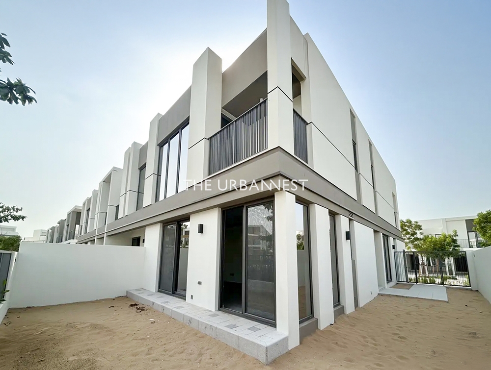 Aura Gardens | Available Now | Spacious | End Unit