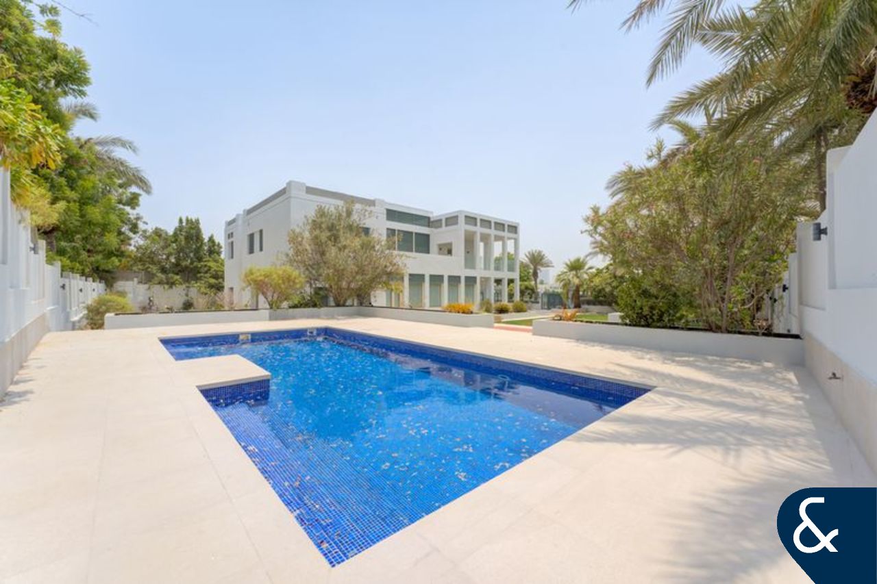 6 Bedrooms | Fully Renovated | Large Pool