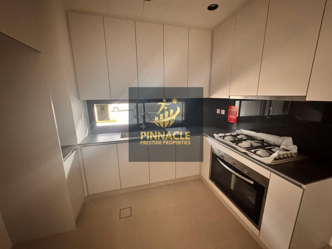 4 BR Townhouse in Robinia/Best Price/ Spacious