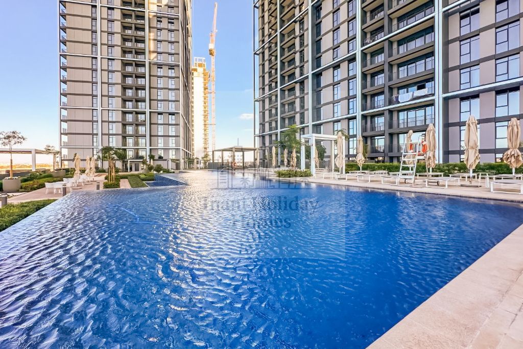 Modern Furnished 1 BR in Creek Edge Tower 1