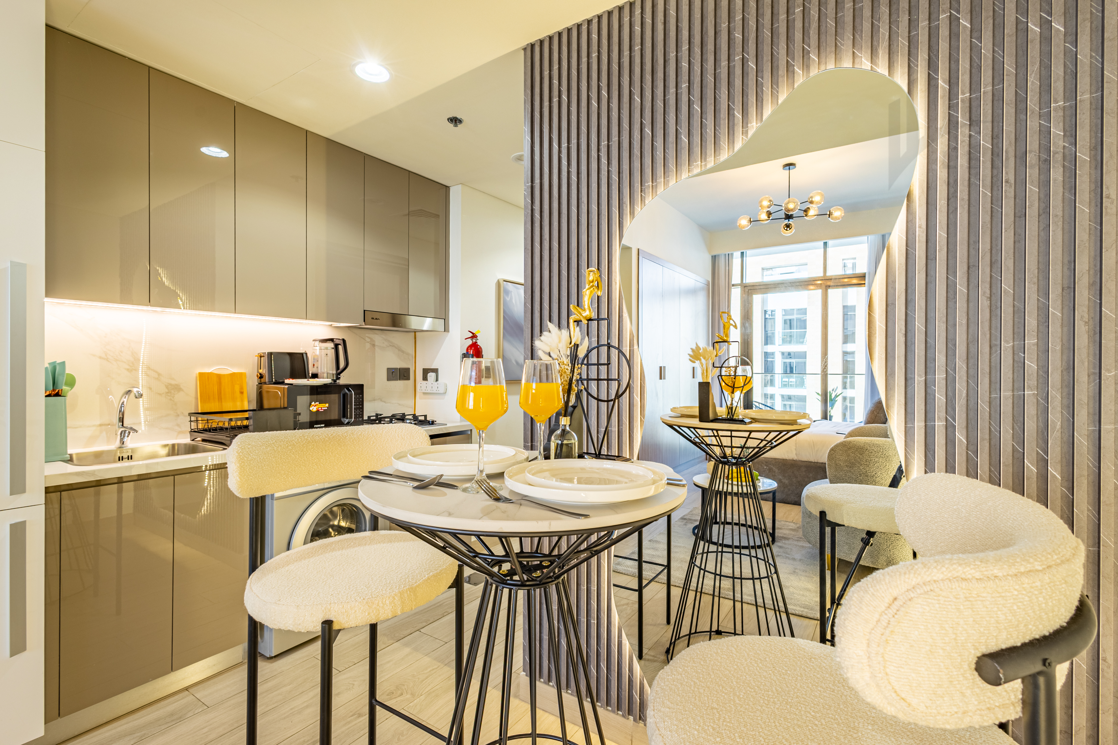 Luxe Studio Living Meydan | Pool View l 10 Mins to Downtown