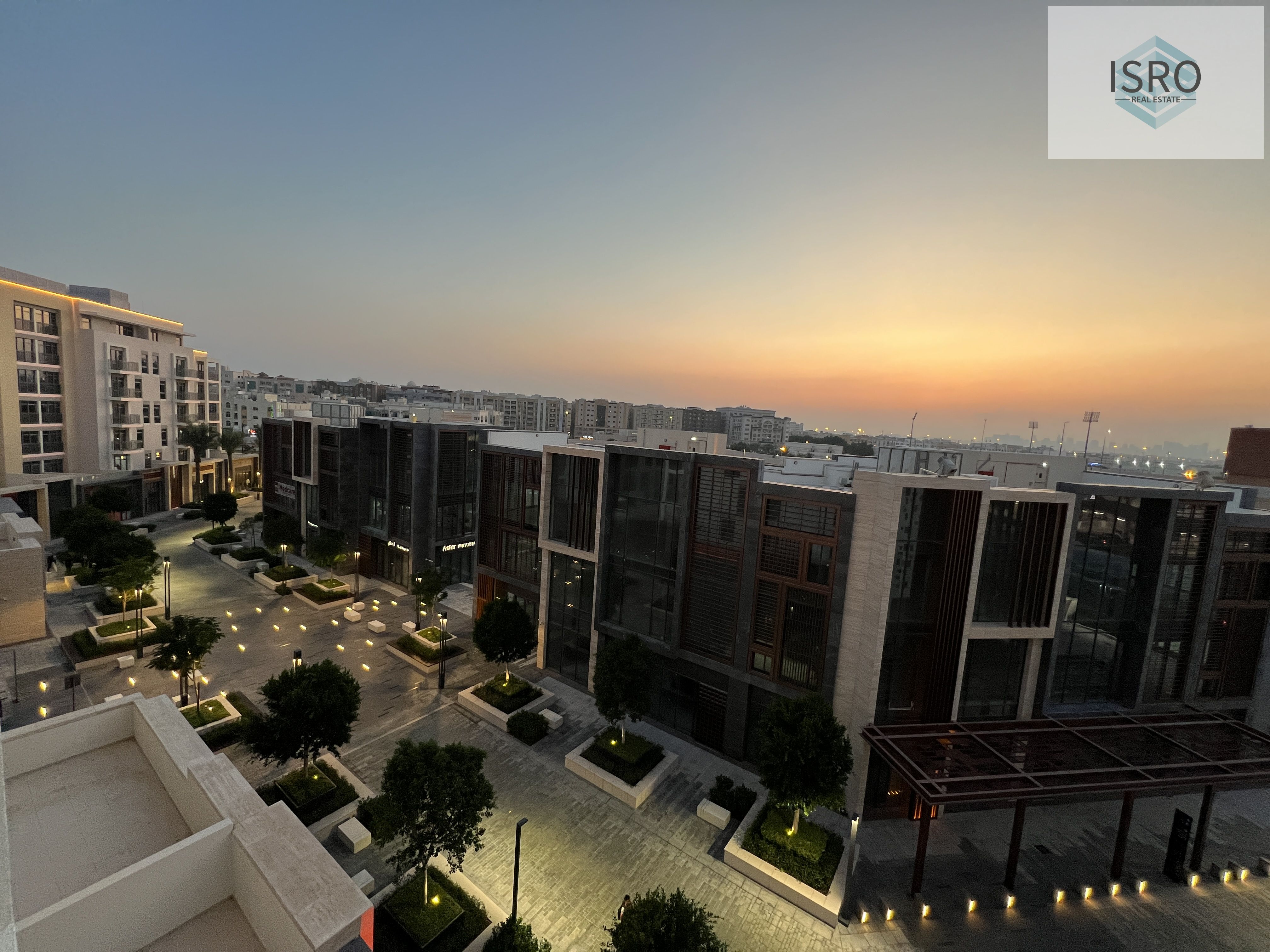 LARGE SIZE 2BEDROOM WITH CLOSE KITCHEN 1 Laundry 2 Storage BEHIND CITY CENTER