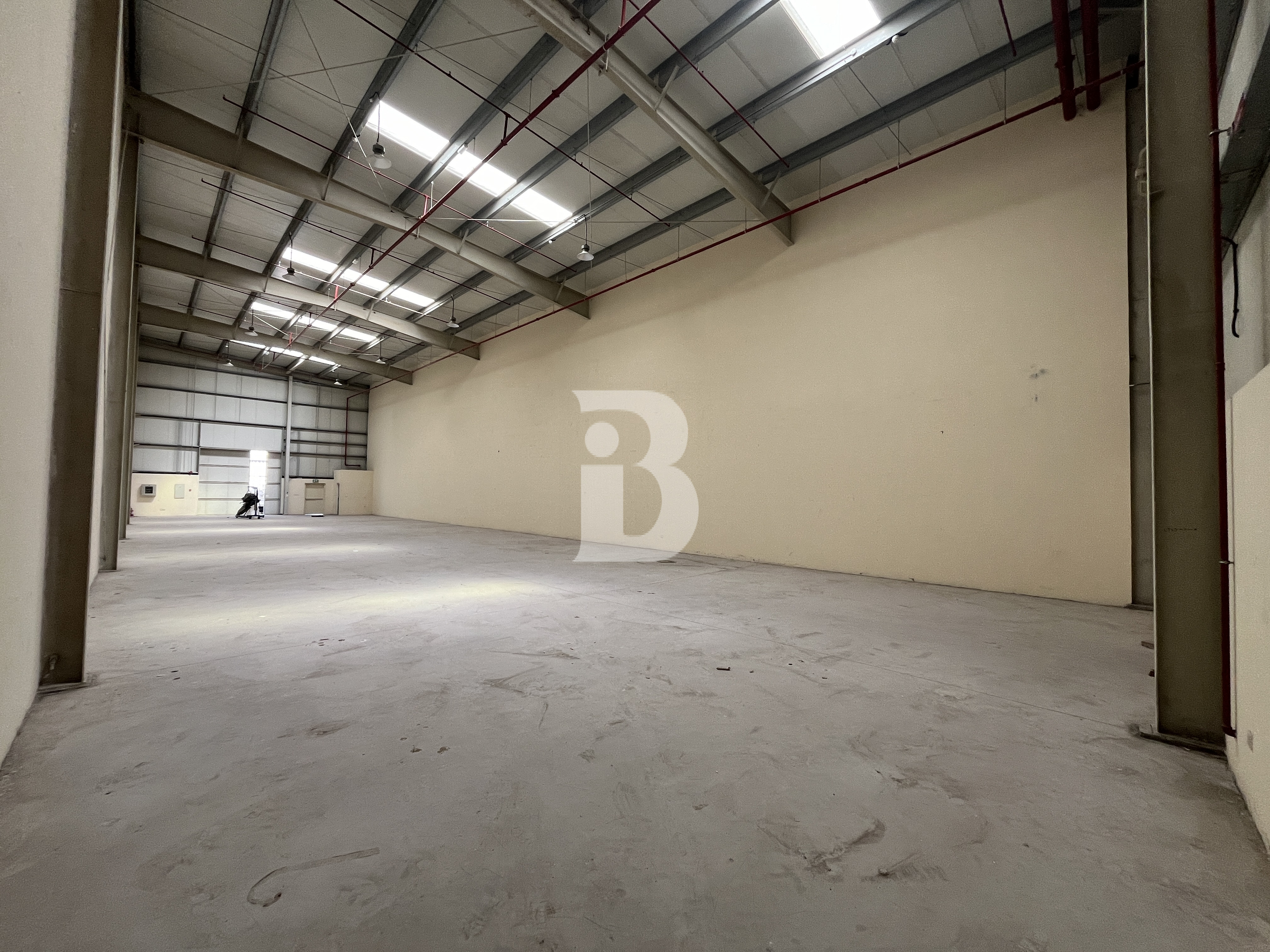 WAREHOUSE | 11300 SQFT | 30KW | MEZZANINE | CLEAN