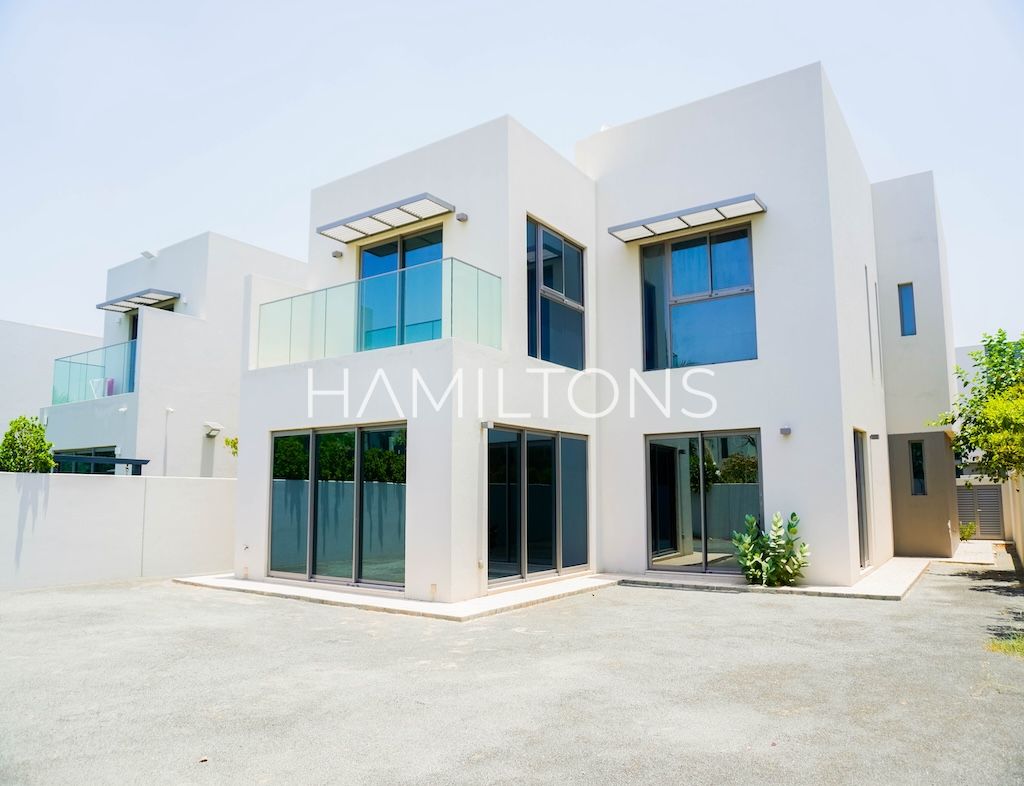 Exclusive Villa | Prime Location | Resale