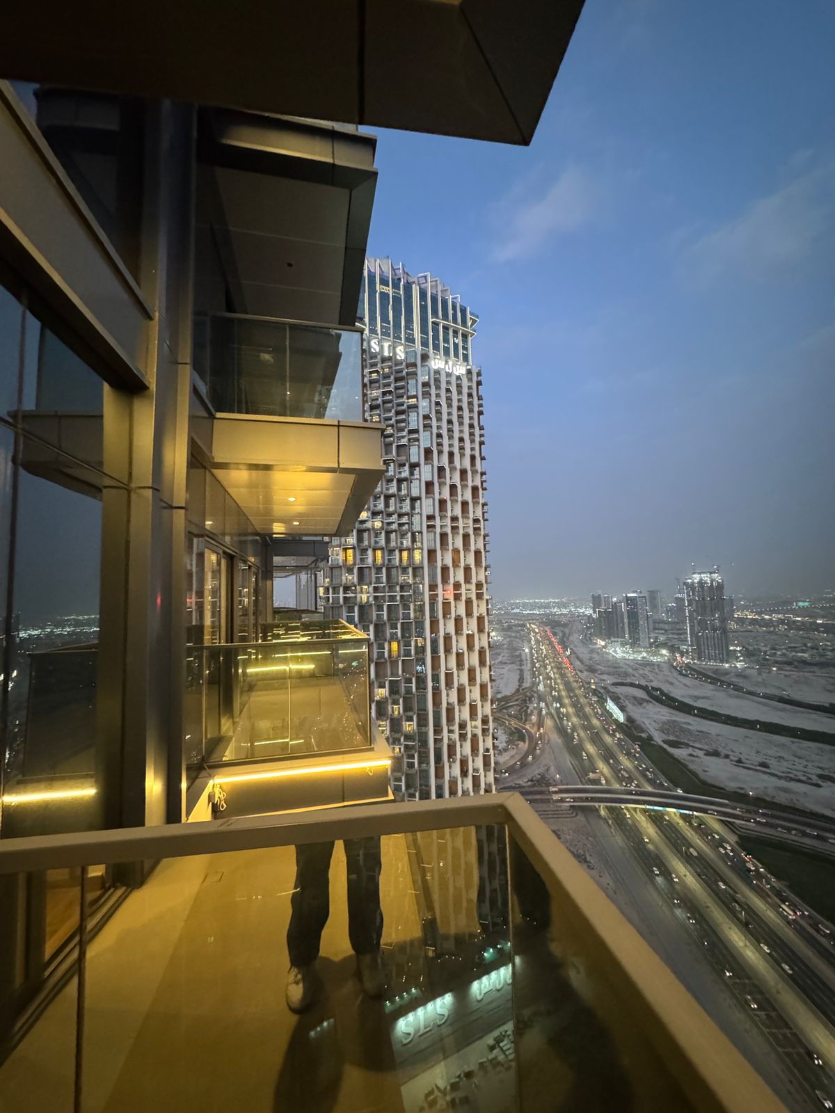 LUXURIOUS 3 BR APARTMENT ON RENT | VACANT | FULLY FURNISHED | HIGHER FLOOR |