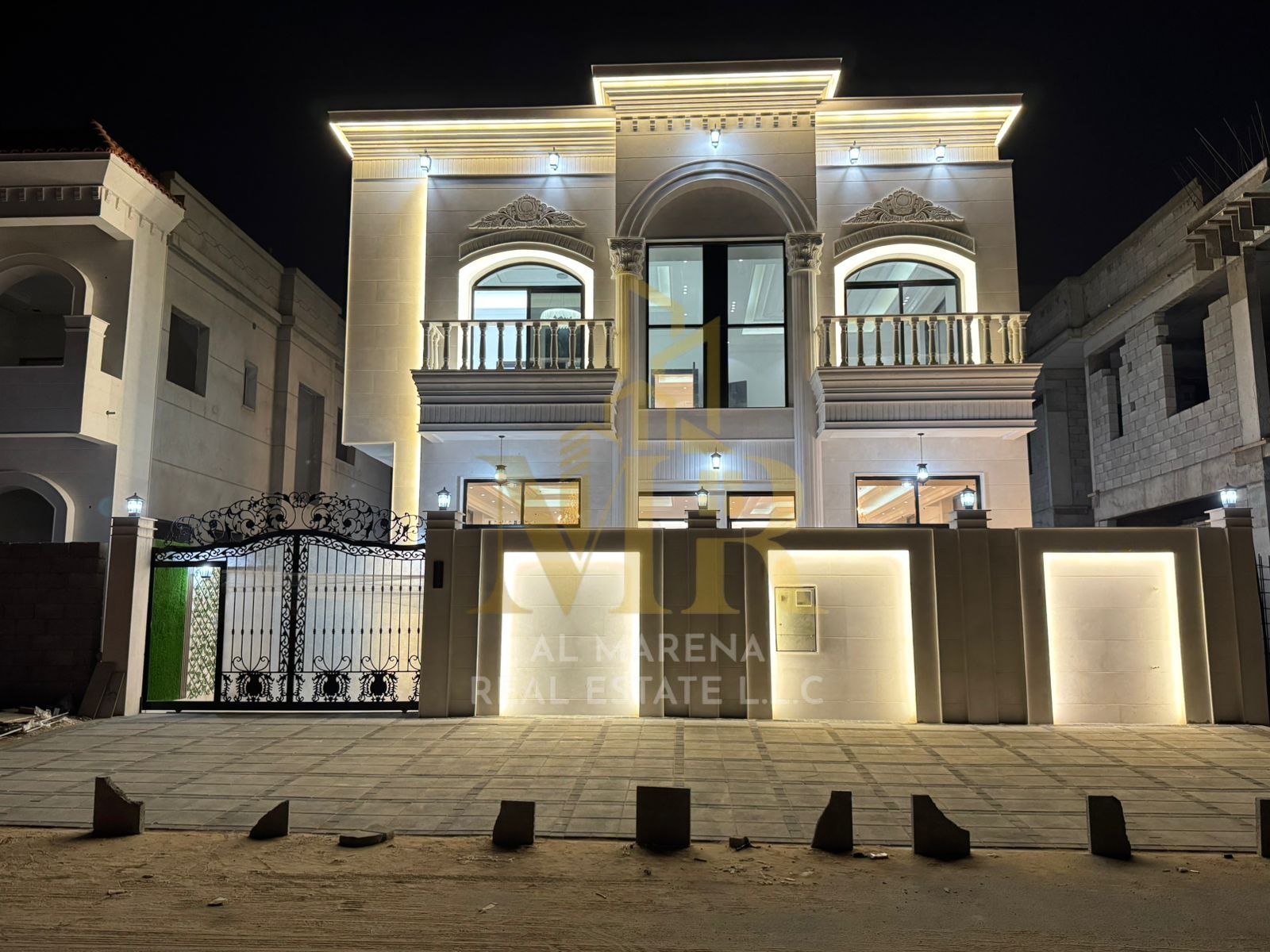 For Sale – Stylish Villa in Al Helio 2 – Ajman | Two Floors + Roof | 5 Master Bedrooms | Majlis + 2 Living Rooms | Modern Kitchen | Plot Area 3,100