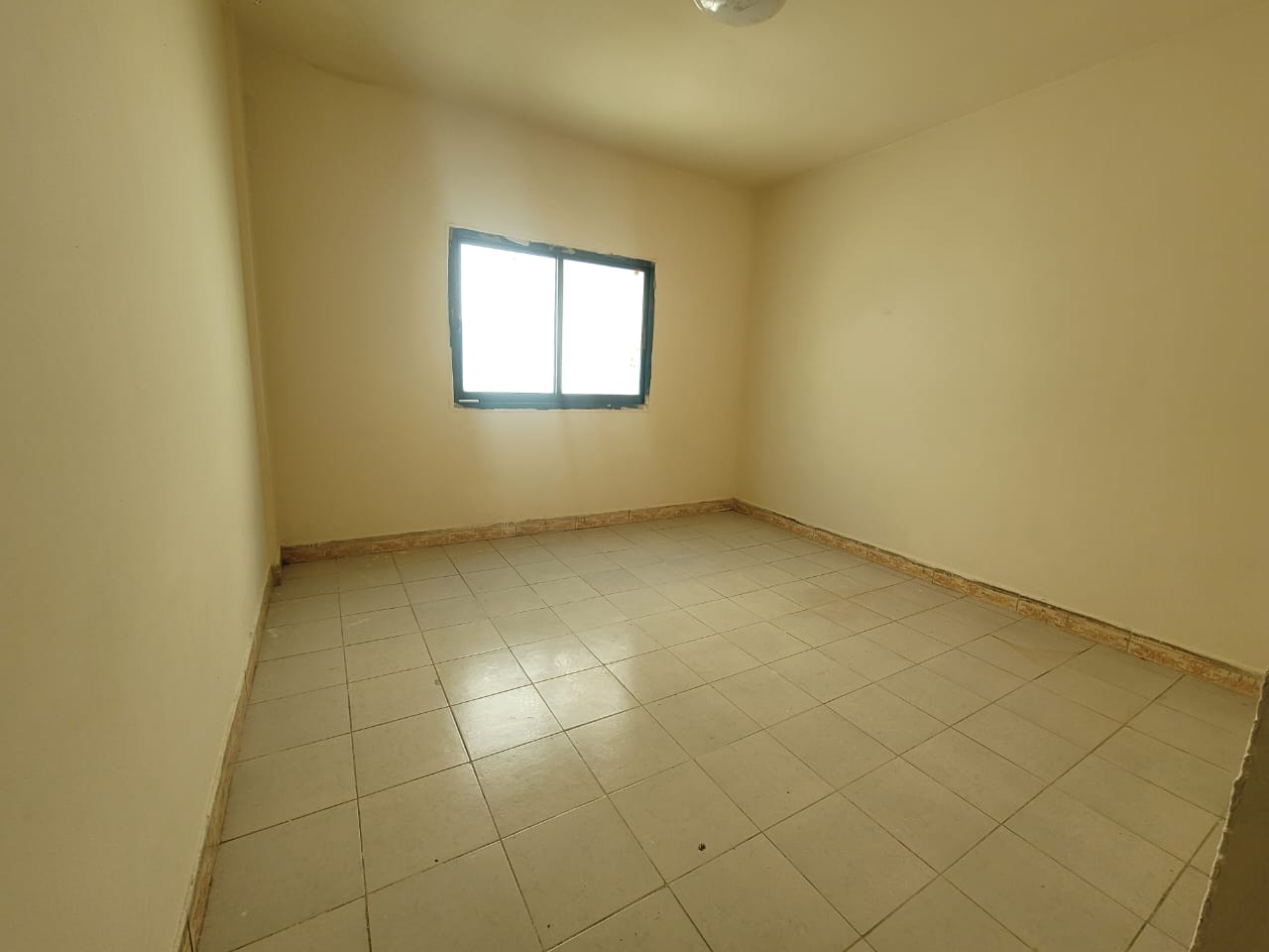 Staff 1 bhk 2WASHROOM close to safari mall