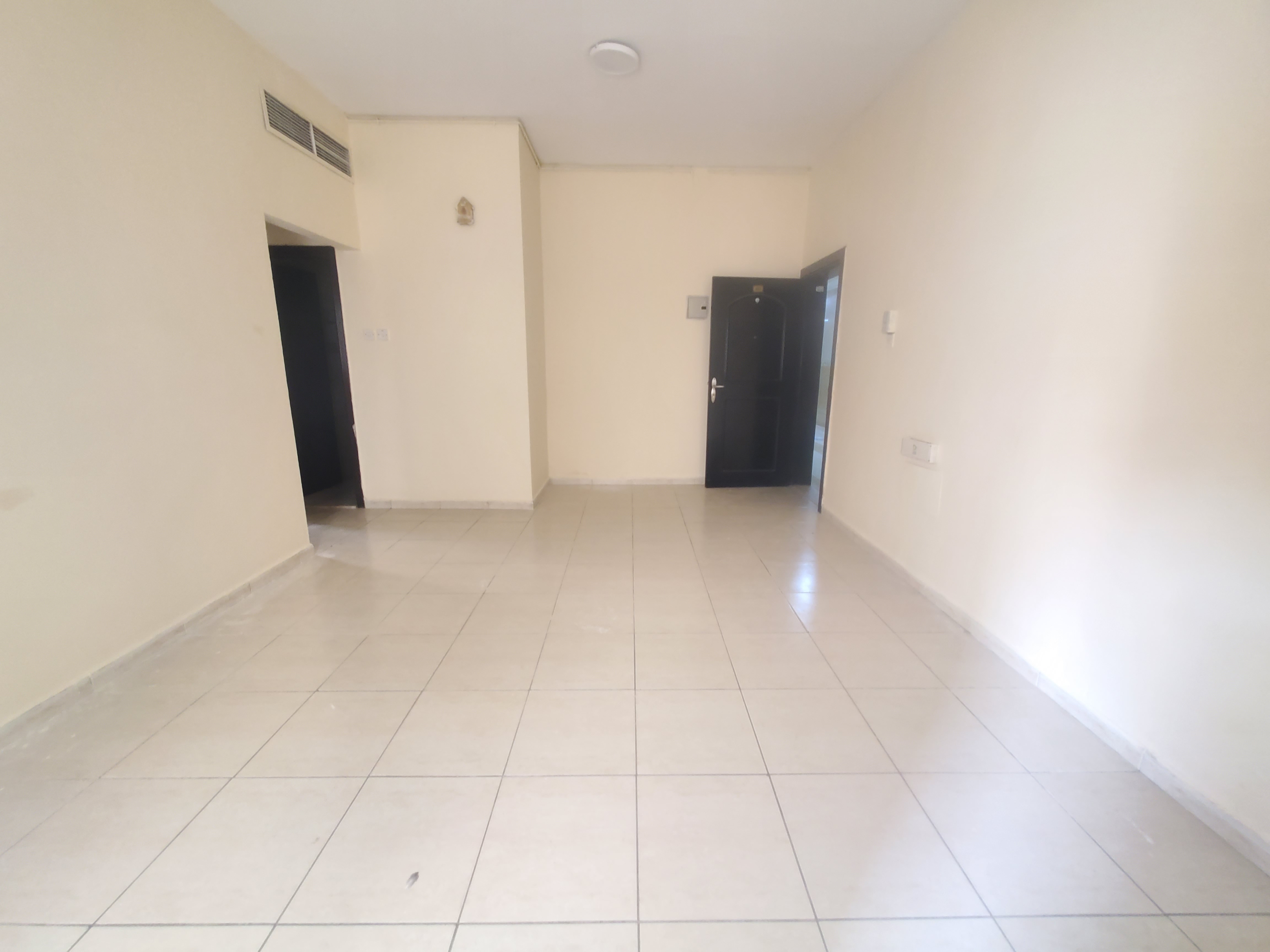Lavish 1bhk good building muwailah sharjah rent in just 30k