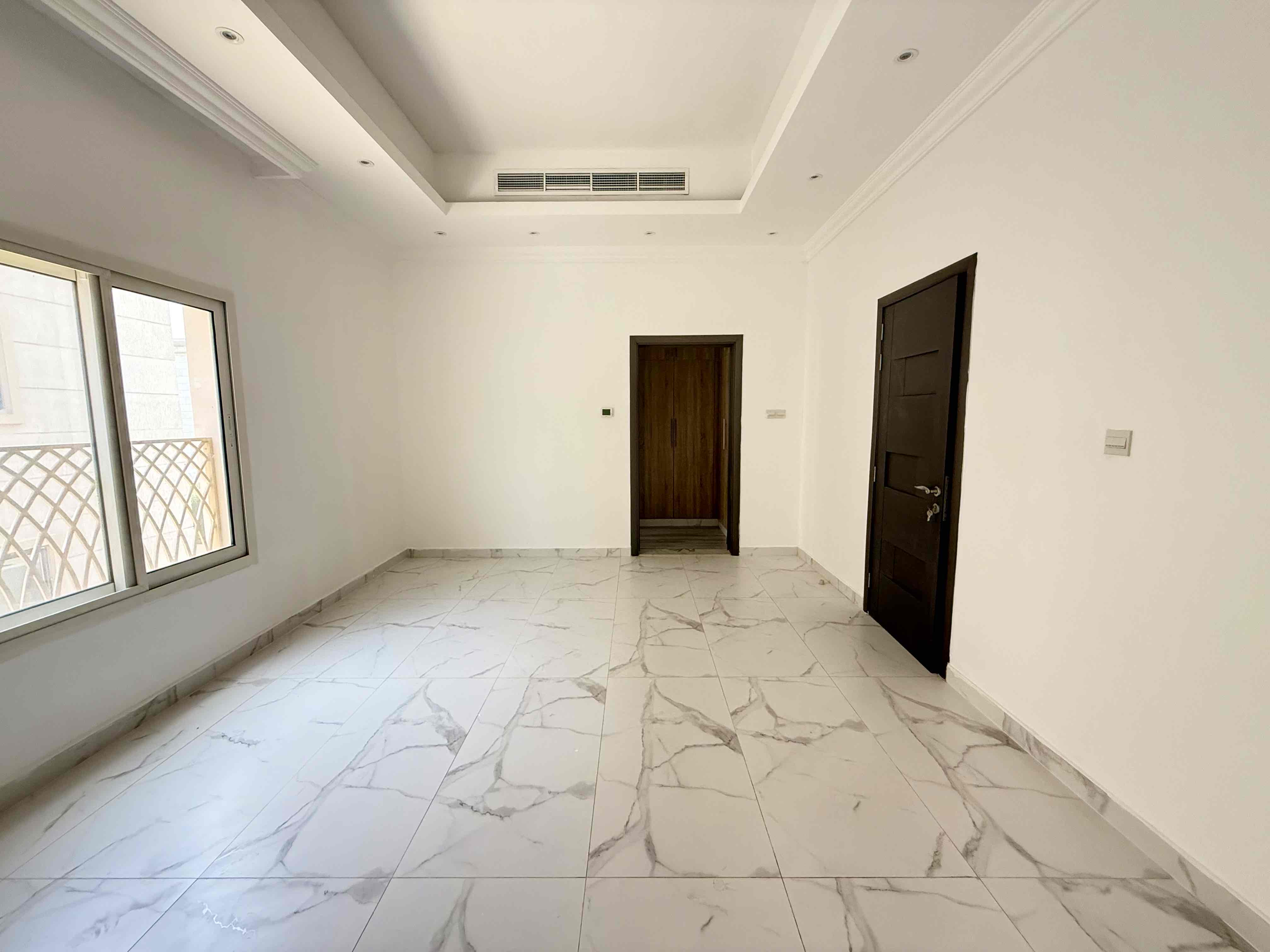 LIKE BRAND NEW 6BHK VILLA 7wASHROOM 2HALL 2 KICHEN AL HOSHI