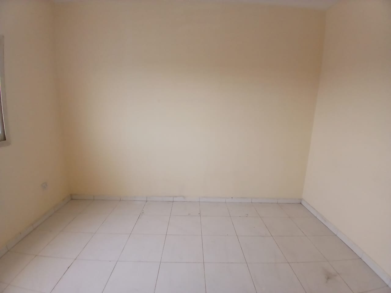 Lavish 1bhk good building muwailah sharjah rent in just 25k
