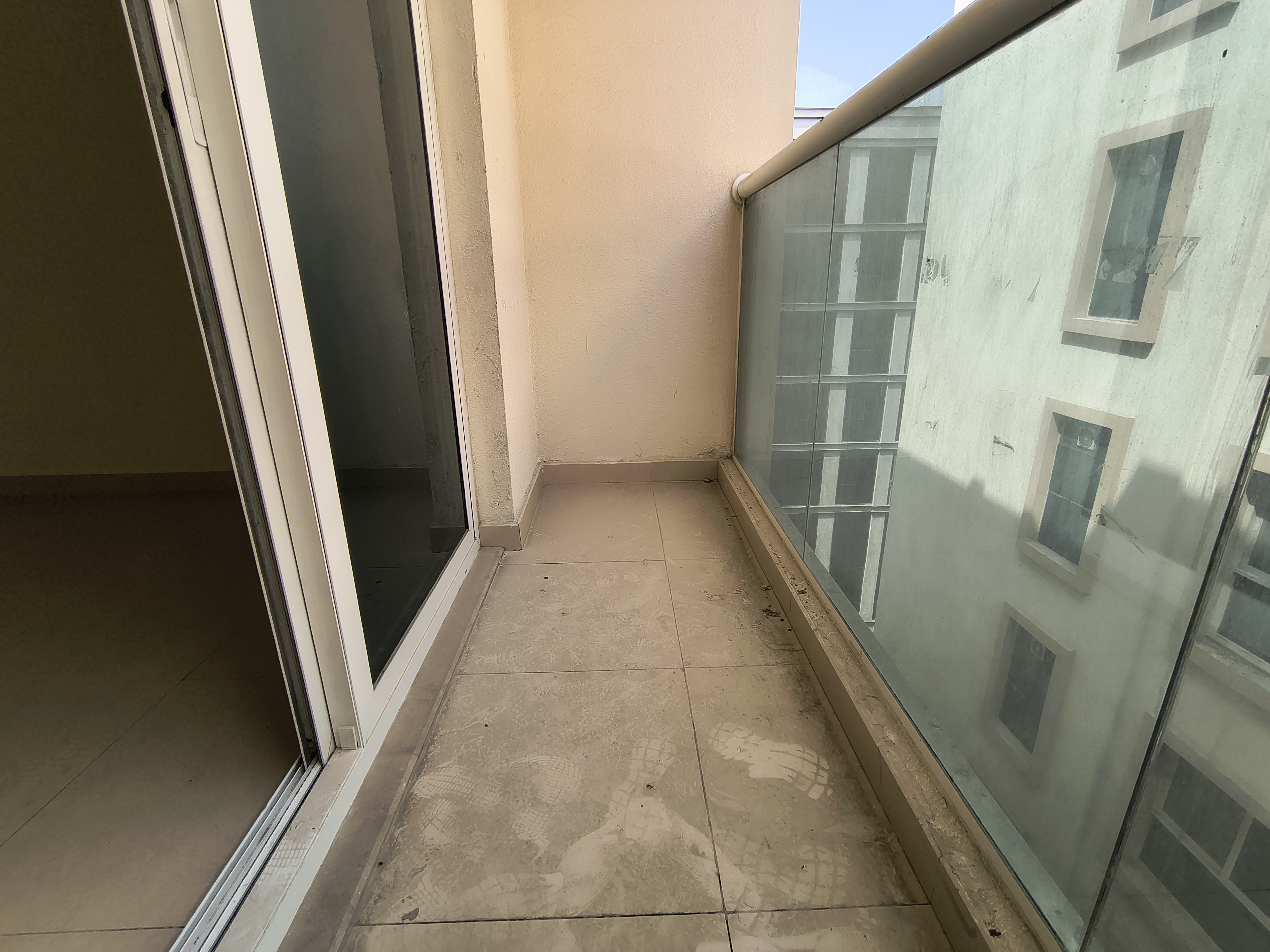 LAVISH SPECIOUS 1 BEDROOM HALL WITH WARDROBE BUILT-IN PARKING. WALKING DISTANCE TO SCHOOL FOR FAMILIES ONLY