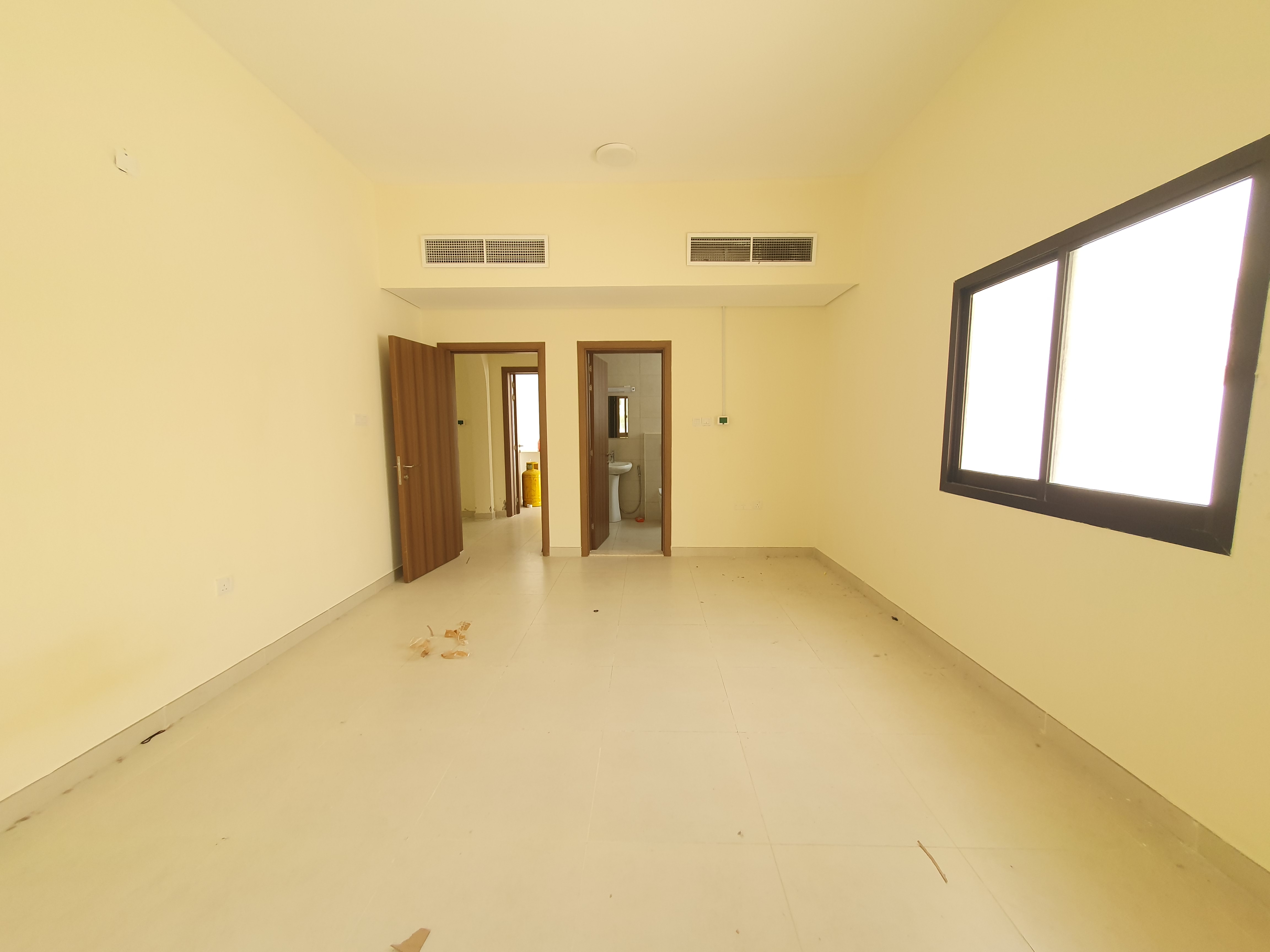 Hote offer 3 badroom very spacious villa with garden in al falaj price 105k