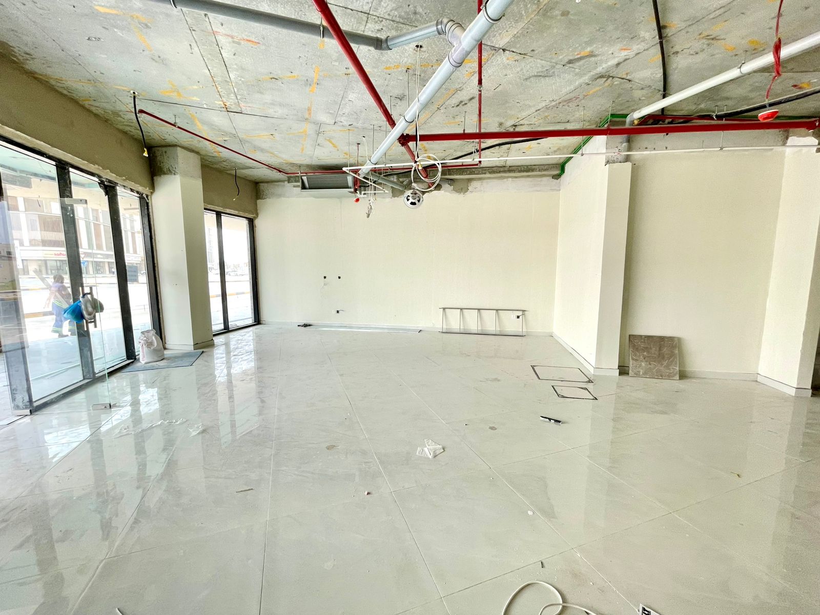 Brand new shop with Central A. C prime location