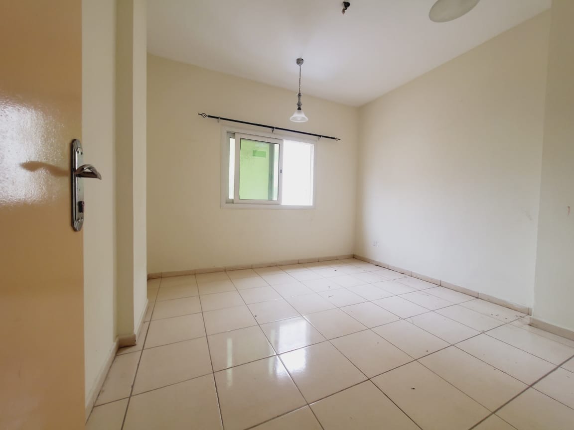 Big offer Luxury 1. bhk rent just 28k apartment available location Muwaileh apartments sharjah