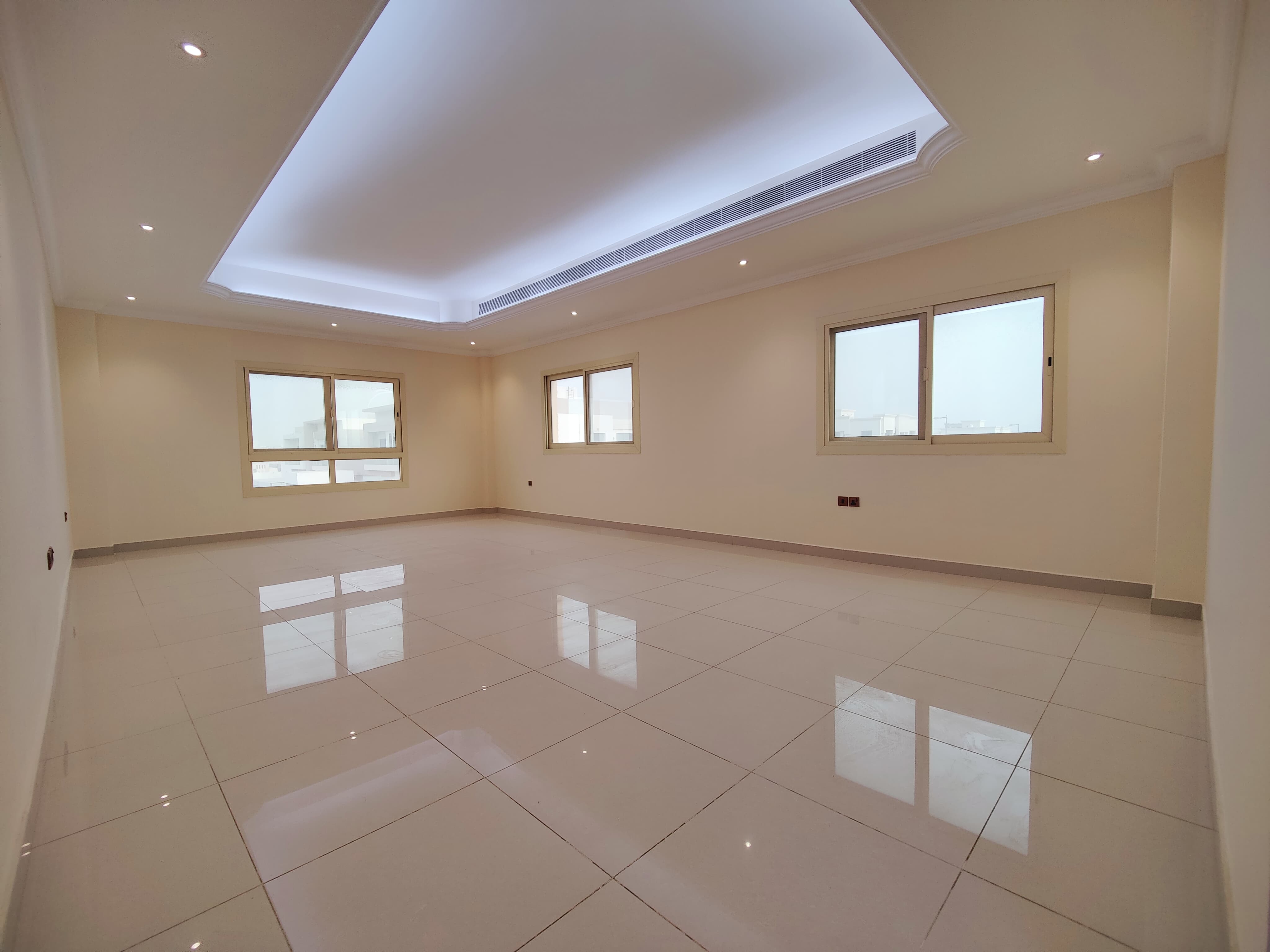 Like brand New villa 170k READY TO SHIFT Very specius finishing very big 5-Bedroom