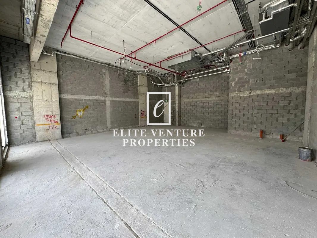 SPACIOUS RETAIL SHOP | PRIME LOCATION