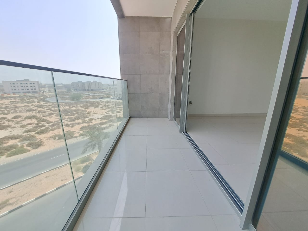 Brand new 3 badroom with balcony and 4 washroom inside parking free rent 95k