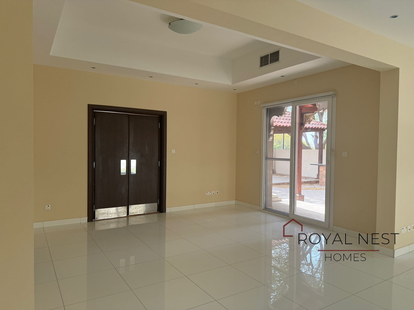 Bigg Layout | Corner plot | With Maids Room