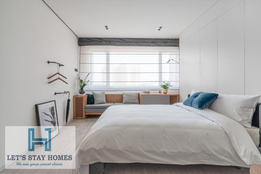 Luxury Hotel Room | Without Kitchen I Free Gym | Free Parking | 24/7 Security I Free Cleaning