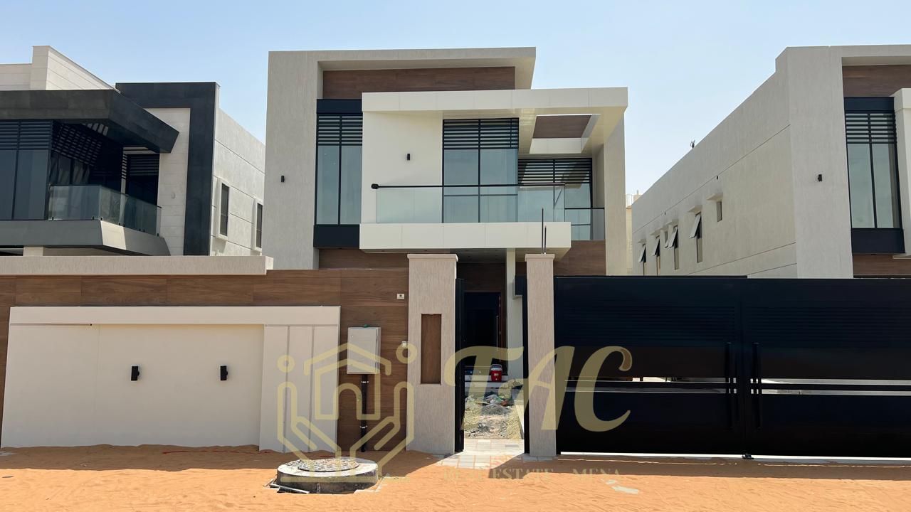 Villa for sale, 5 rooms, a living room, a maid's room, an office, central air conditioning, electricity and water included