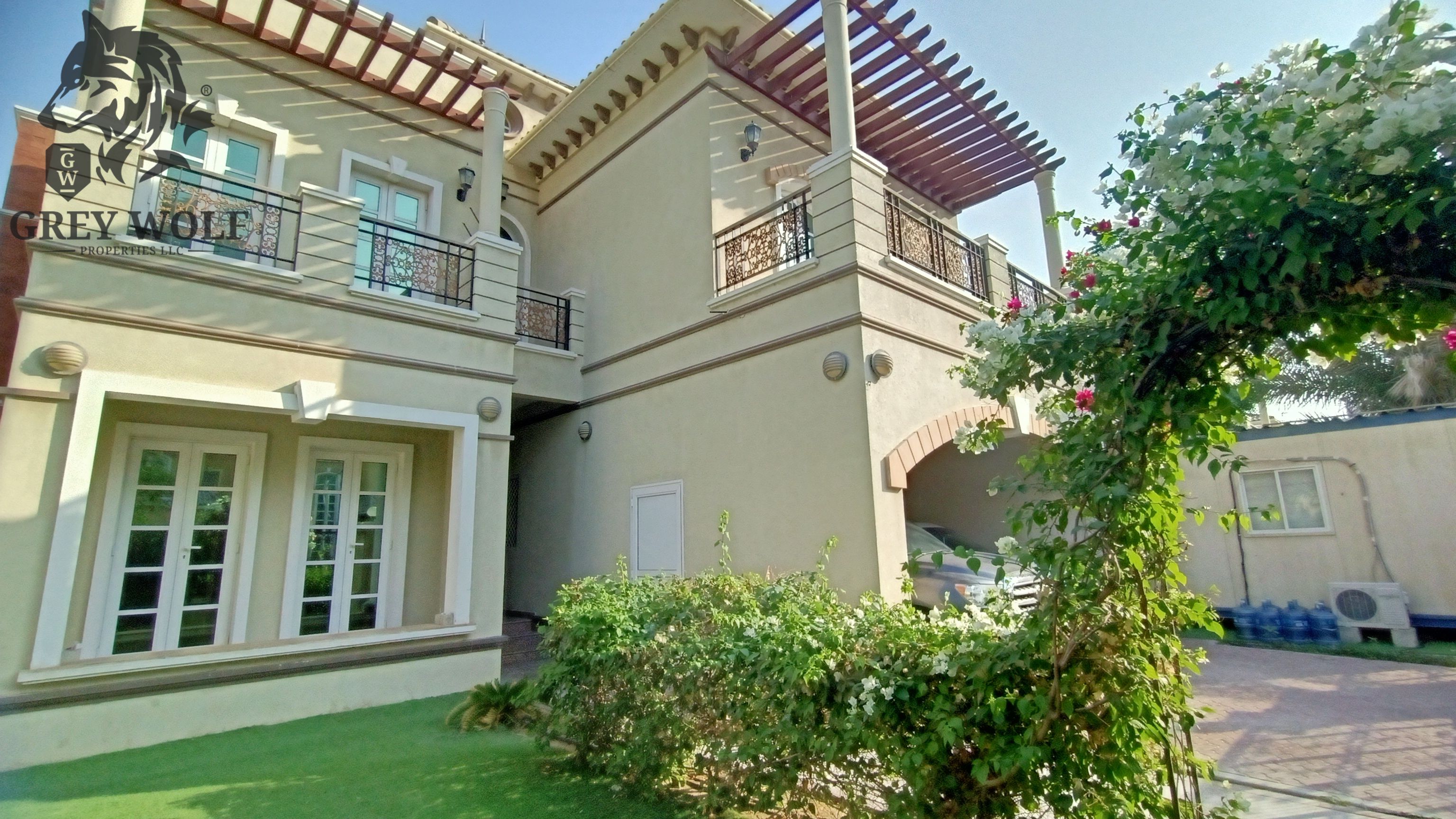 MASSIVE FULLY FURNISHED LUXURIOS 5BHK VILLA