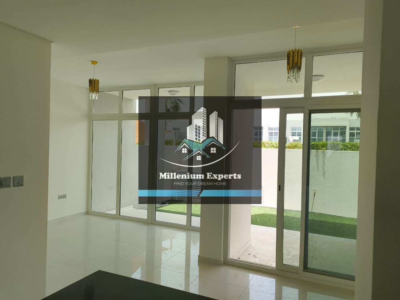LUXURY SPACIOUS 3BEDROOMS FOR RENT READY TO MOVE CORNER UNIT