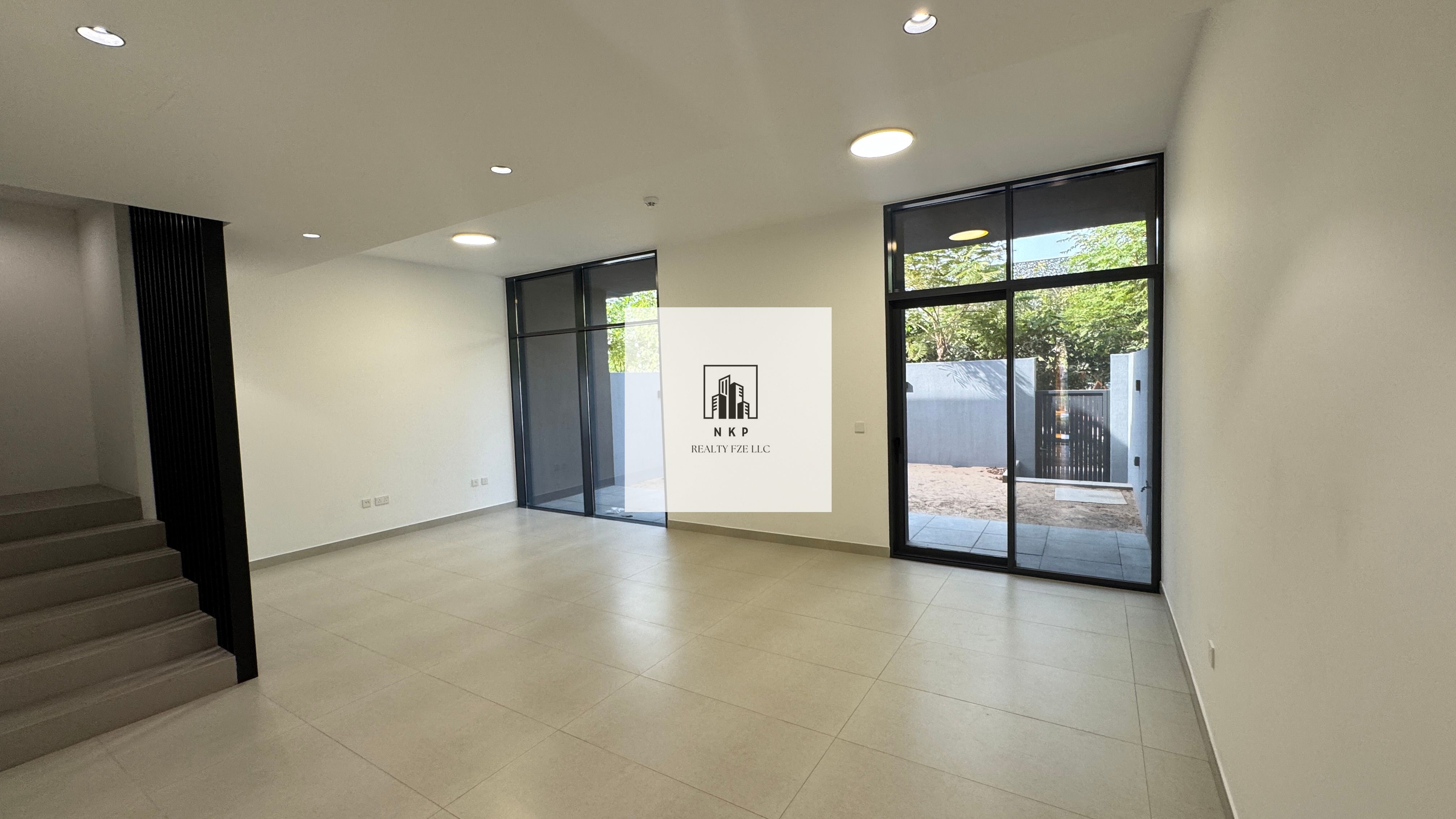 Spacious luxurious four bedroom townhouse in robinia Masaar