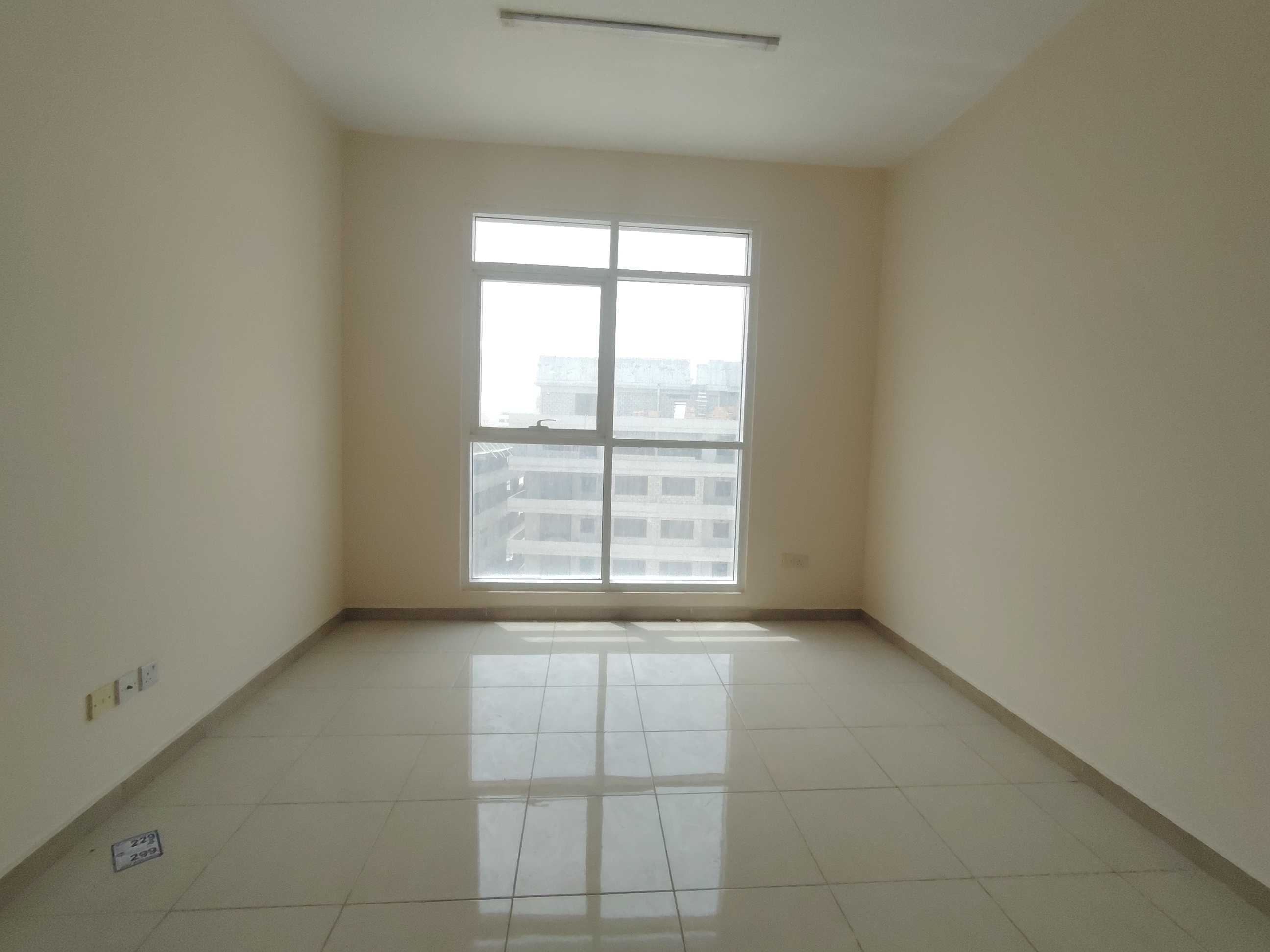 Like brand new building in Al jada out sid 1bhk 1wachroom 35k available only for family