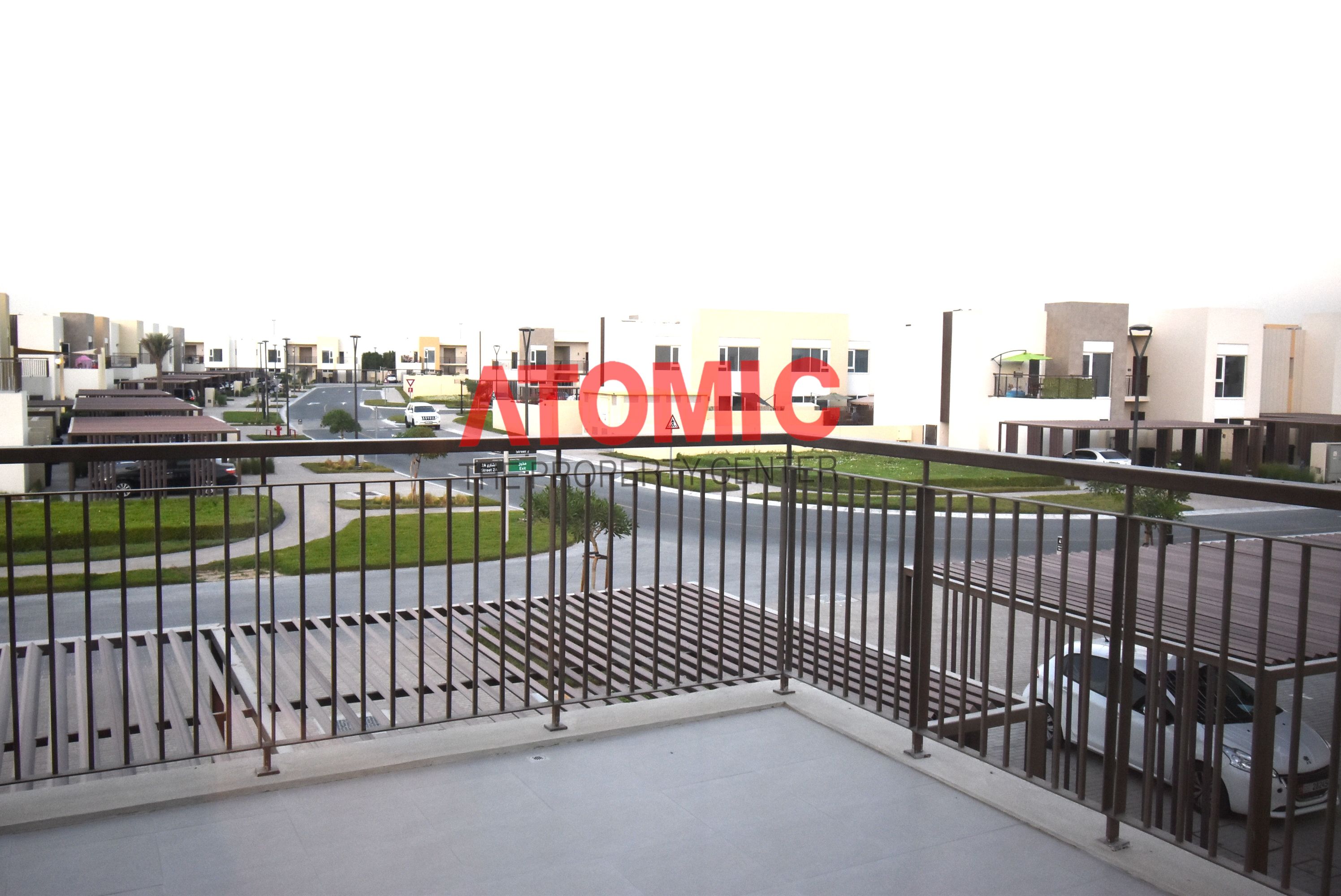 Vacant | Corner Unit | Close to Amenities