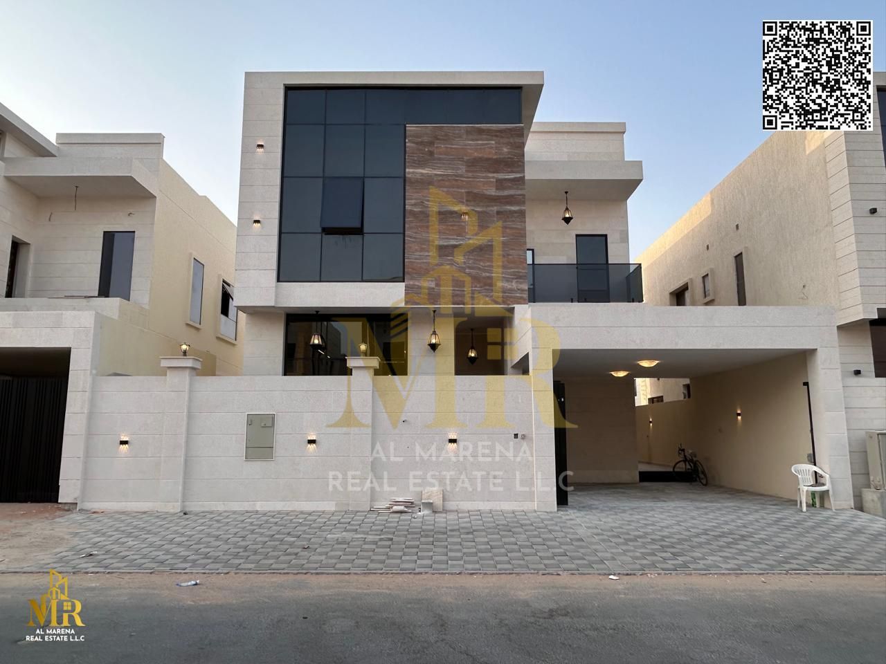 "Luxury and privacy in a strategic location - 5 master bedroom villa for sale in Al Yasmeen" Seize it now