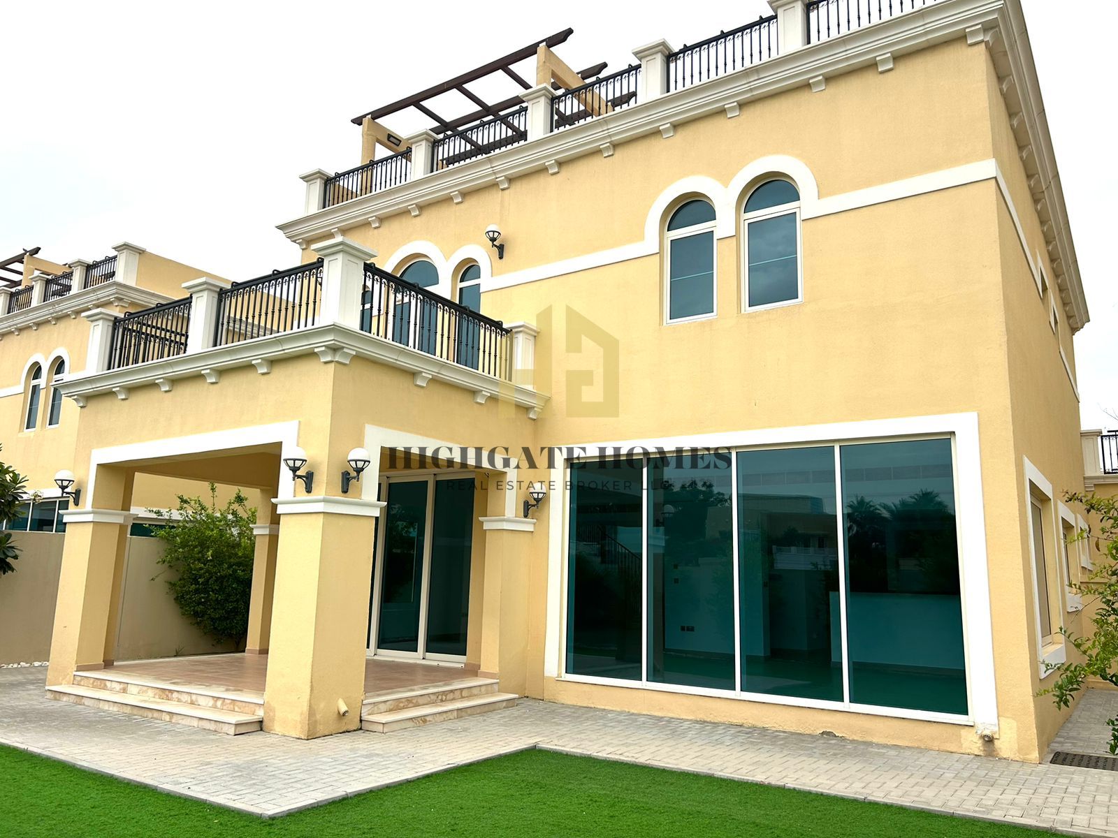 Nova w/ Pool | Beautifully Landscaped | Vacant Now