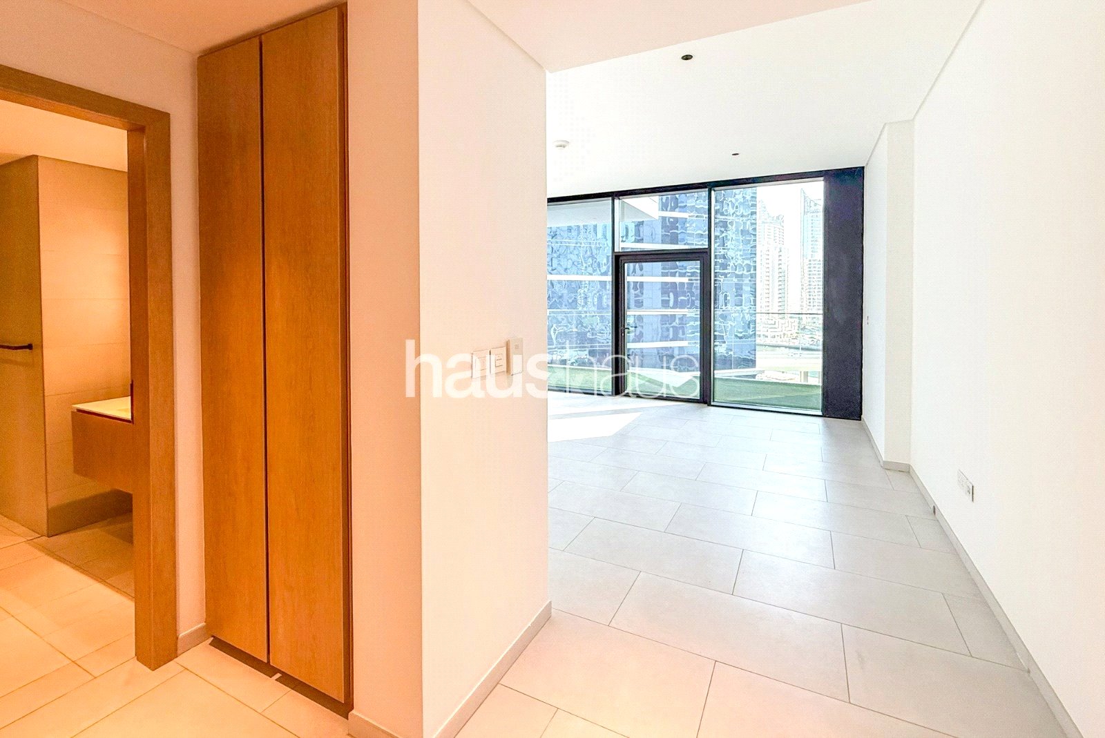 Largest Layout | Vacant | Modern | Light