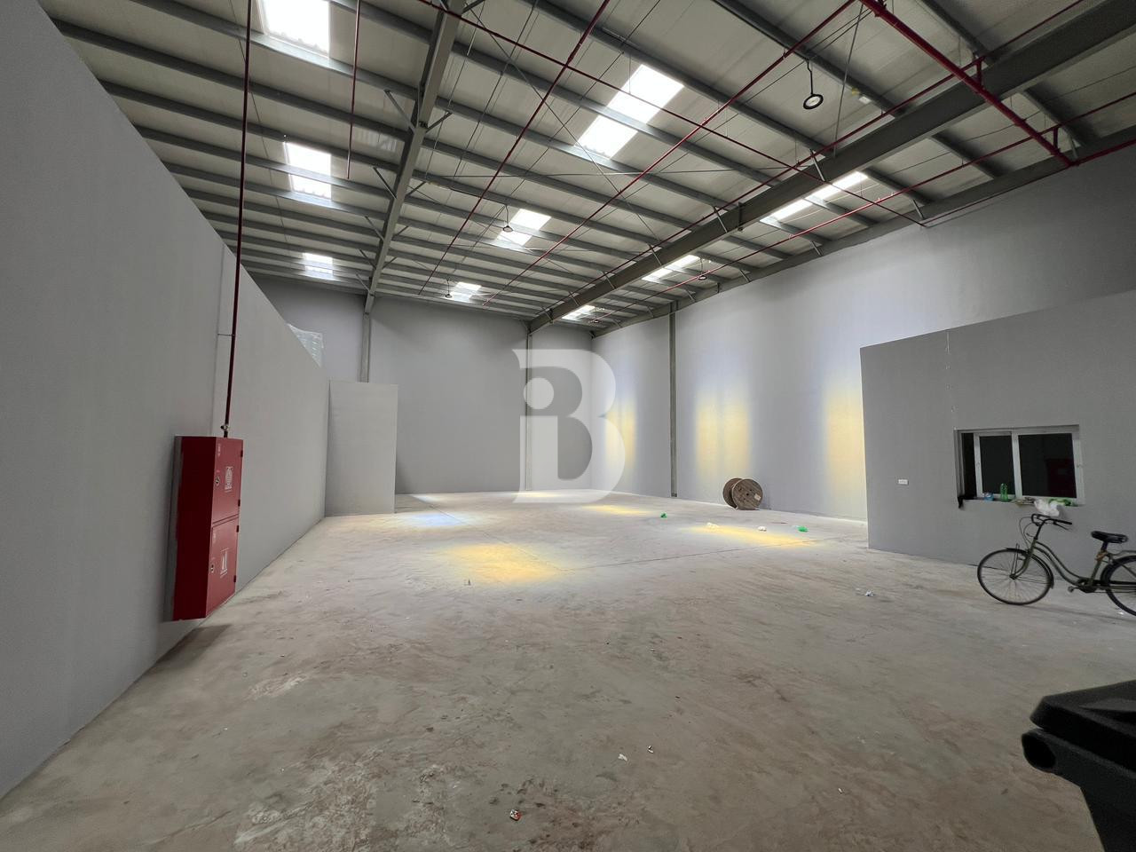 WAREHOUSE DIP 3,274 SQFT | 25KW | VACANT | CLEAN