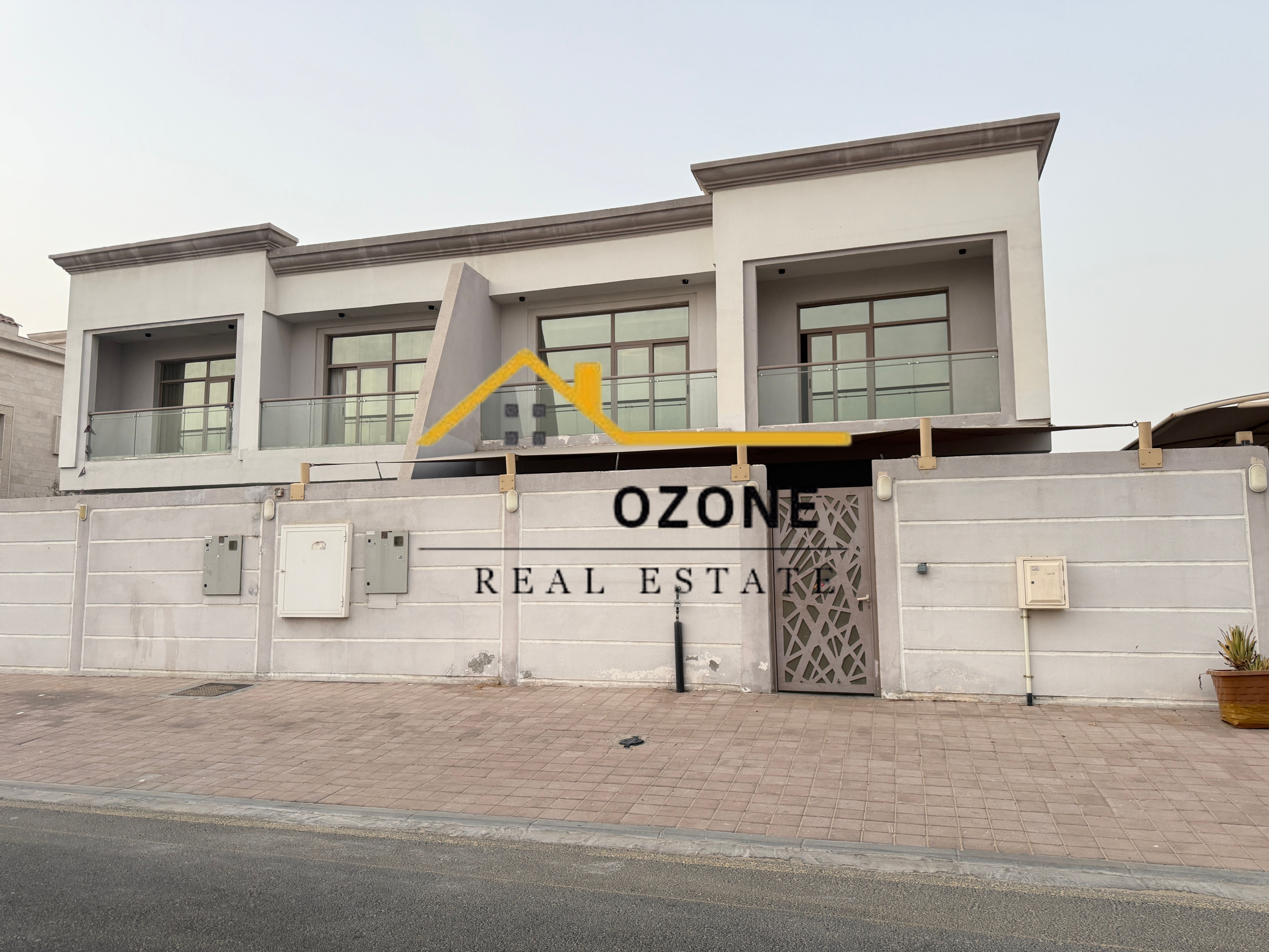 Twins villa 5bedroom for sale with balcony in just 4 millions