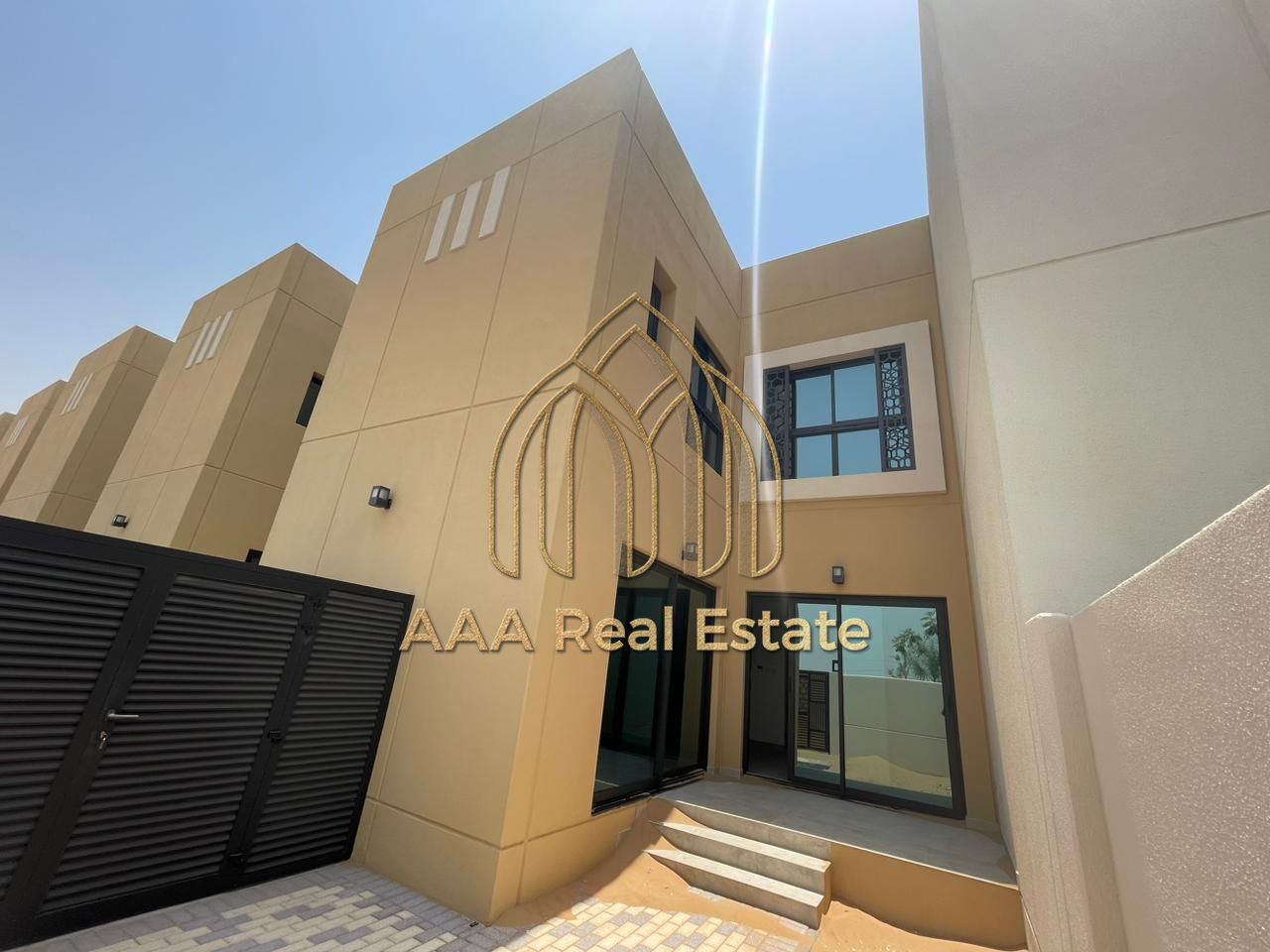 PRIME LOCATION | PRIVACY | EQUIPPED KITCHEN | SOLAR SYSTEM