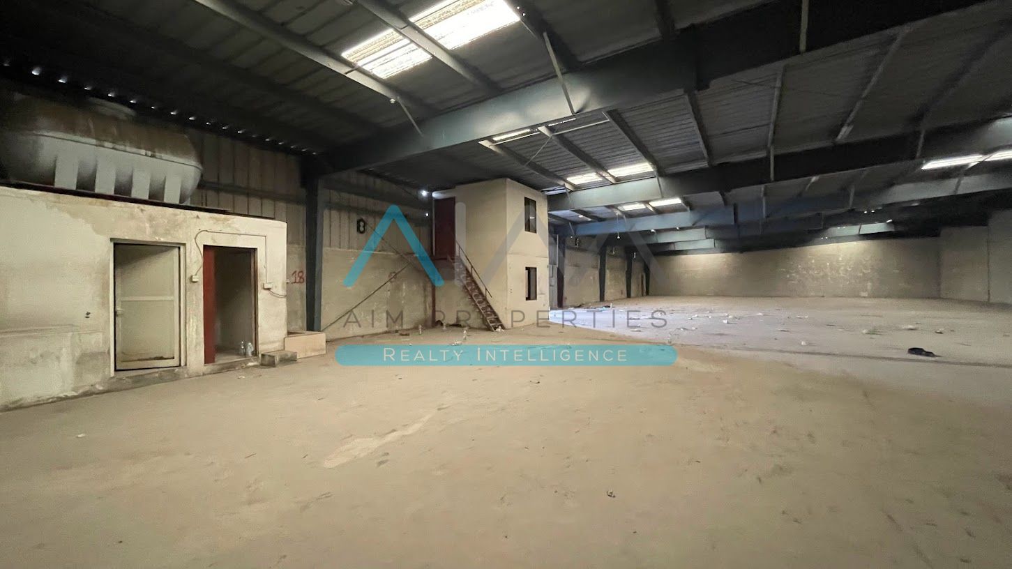 Corner Unit | Prime location Warehouse