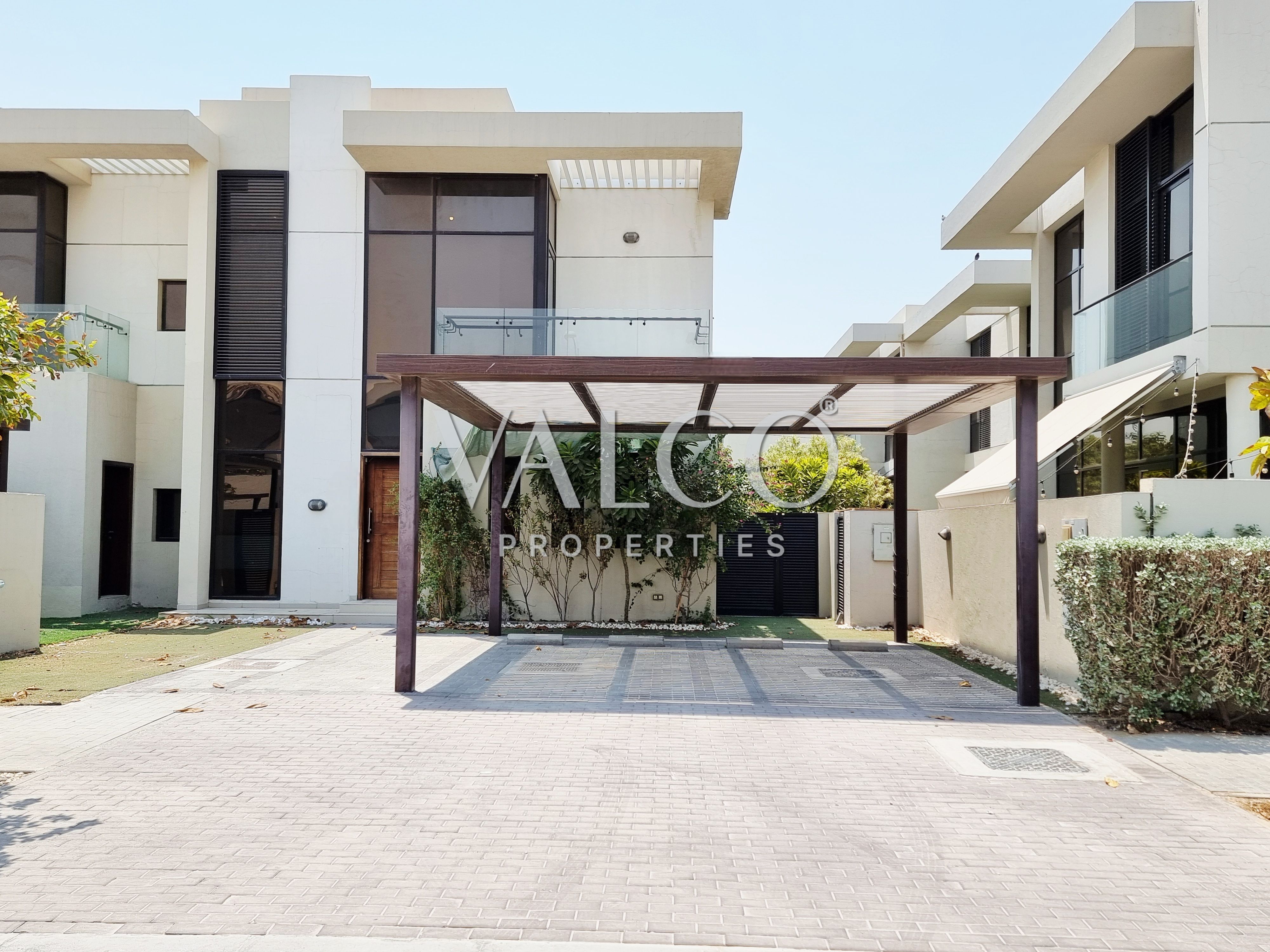 Vacant | Near Park | Corner Unit
