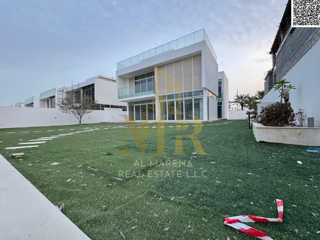 For sale - Luxury two-story villa with a roof in Al Zorah - Ajman | Area 13,000 square feet | 5 master bedrooms | Majlis | 2 halls | Modern kitchen |
