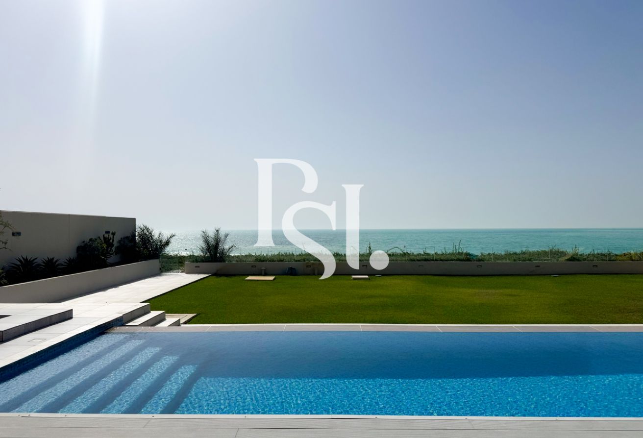 Direct On The Beach | With Basement | Privacy!!