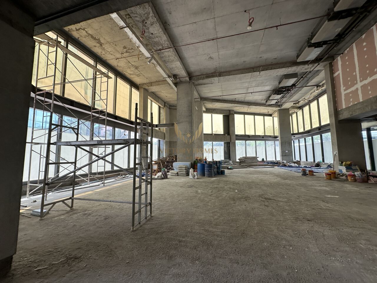 Showroom - Shell and Core with Hi Ceiling