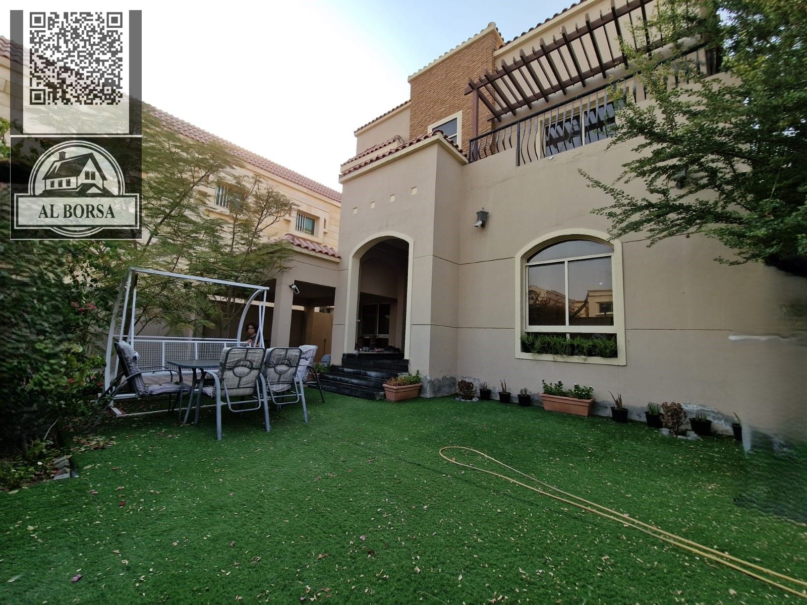 For rent, a residential and commercial villa close to Sheikh Ammar Street, five master bedrooms, a majlis, two halls, a maid's room, and a garden.