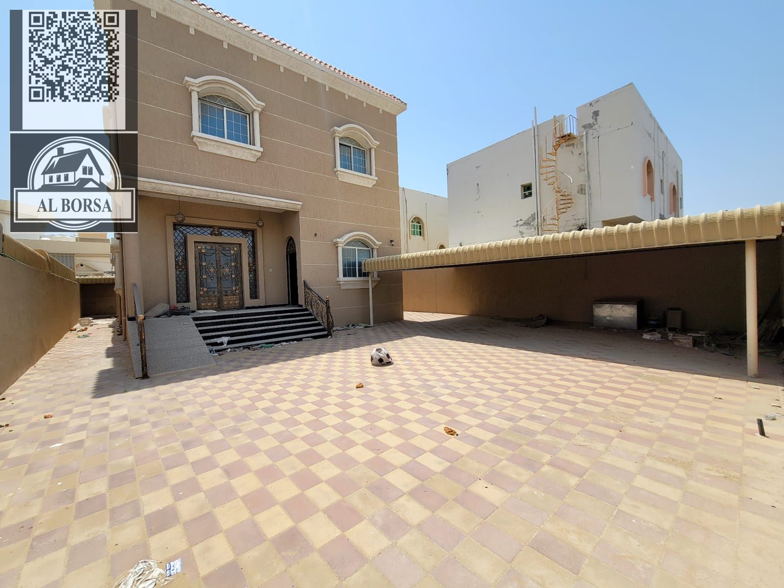 For sale, a villa with electricity, water, and air conditioning, close to services and Sheikh Ammar Street, five rooms, a living room, a hall, and a m