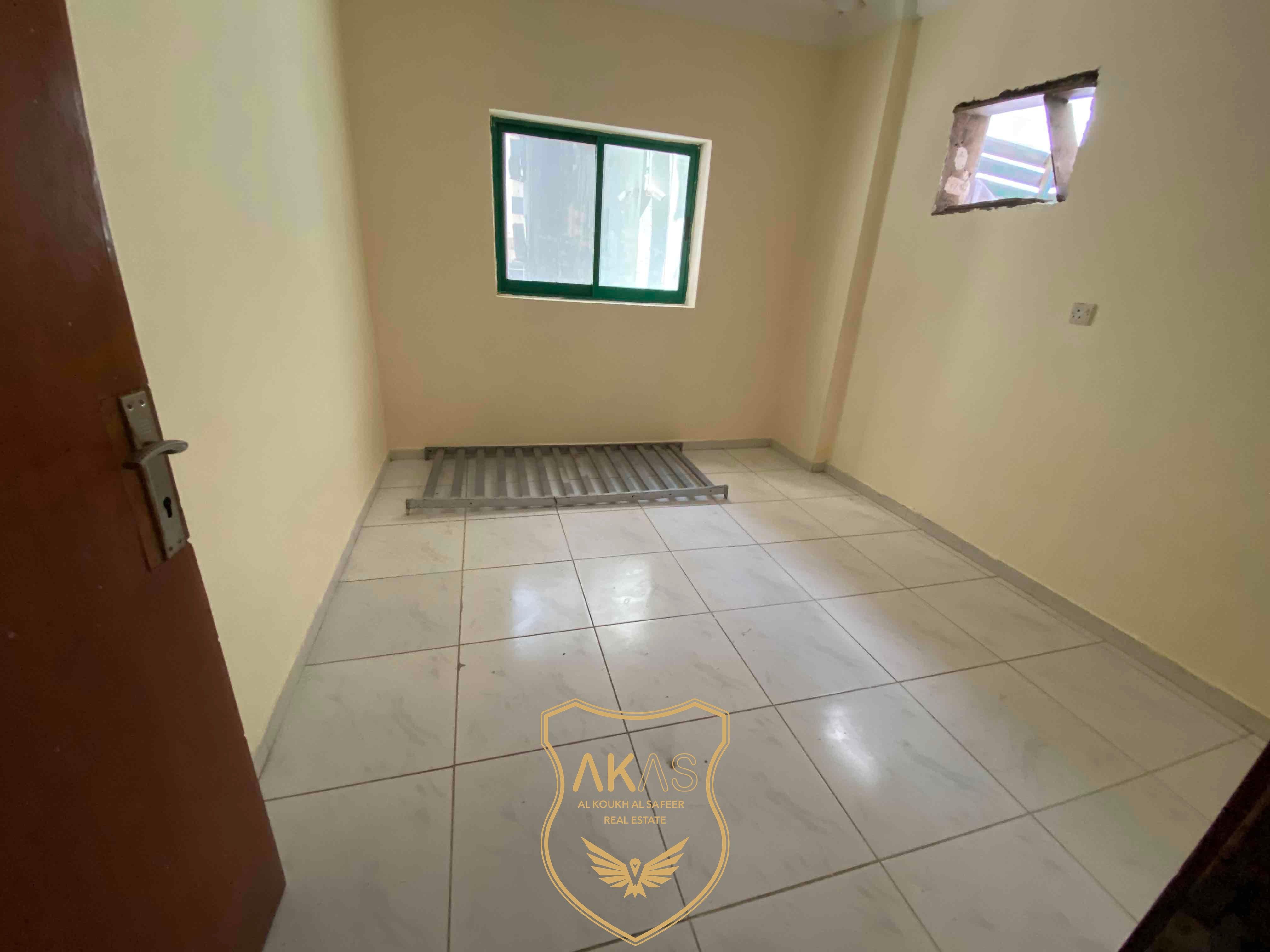 Spacious Studio Apartment Separate kitchen with Balcony
