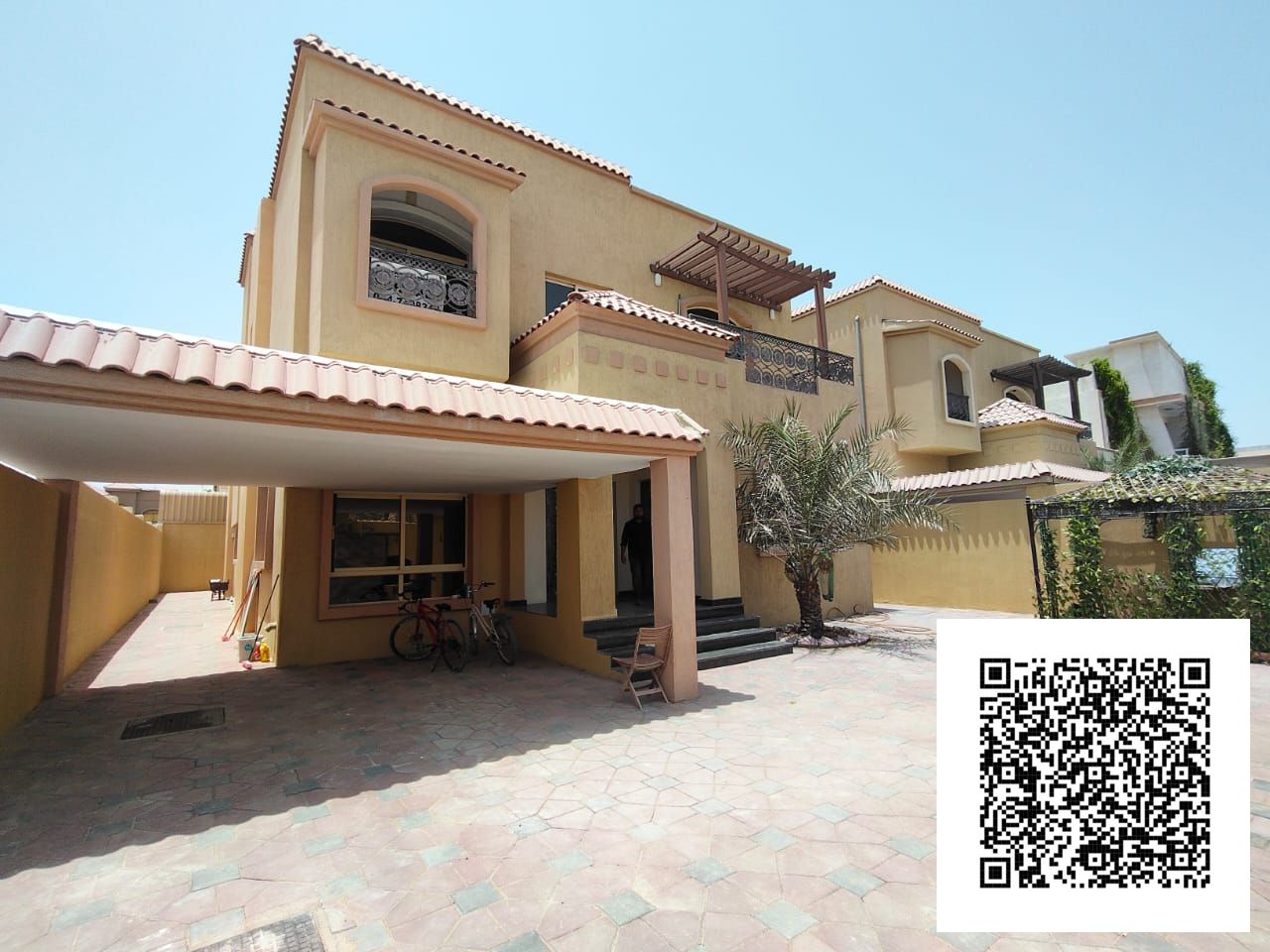 main street villa 5 bed 2 hall majlis maid room store