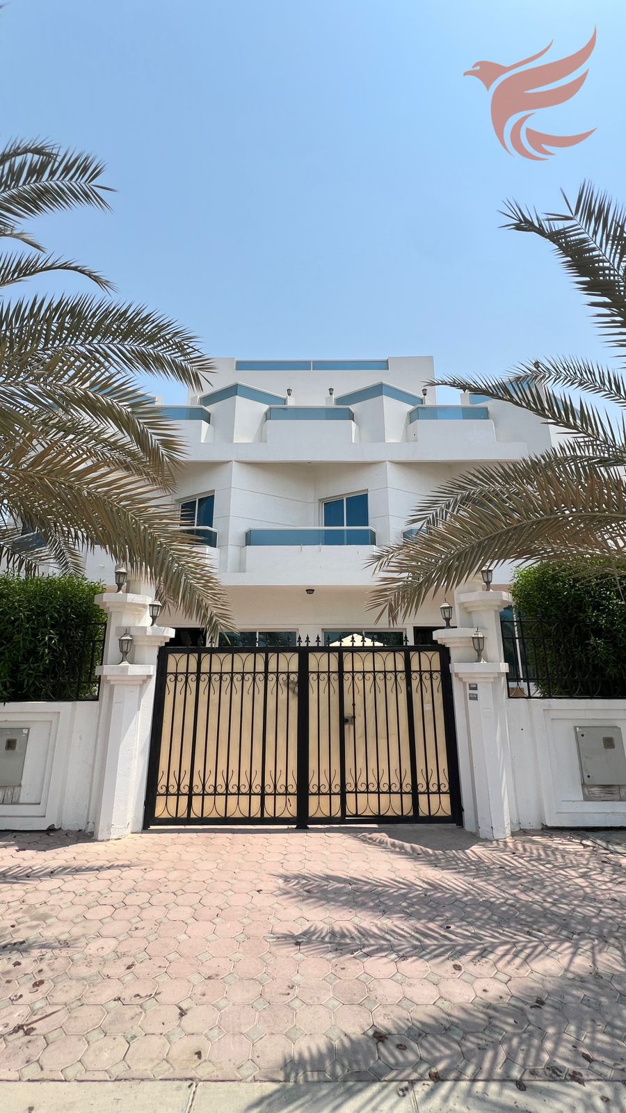 3 Bhk+maidroom Villa for rent on mairid beach