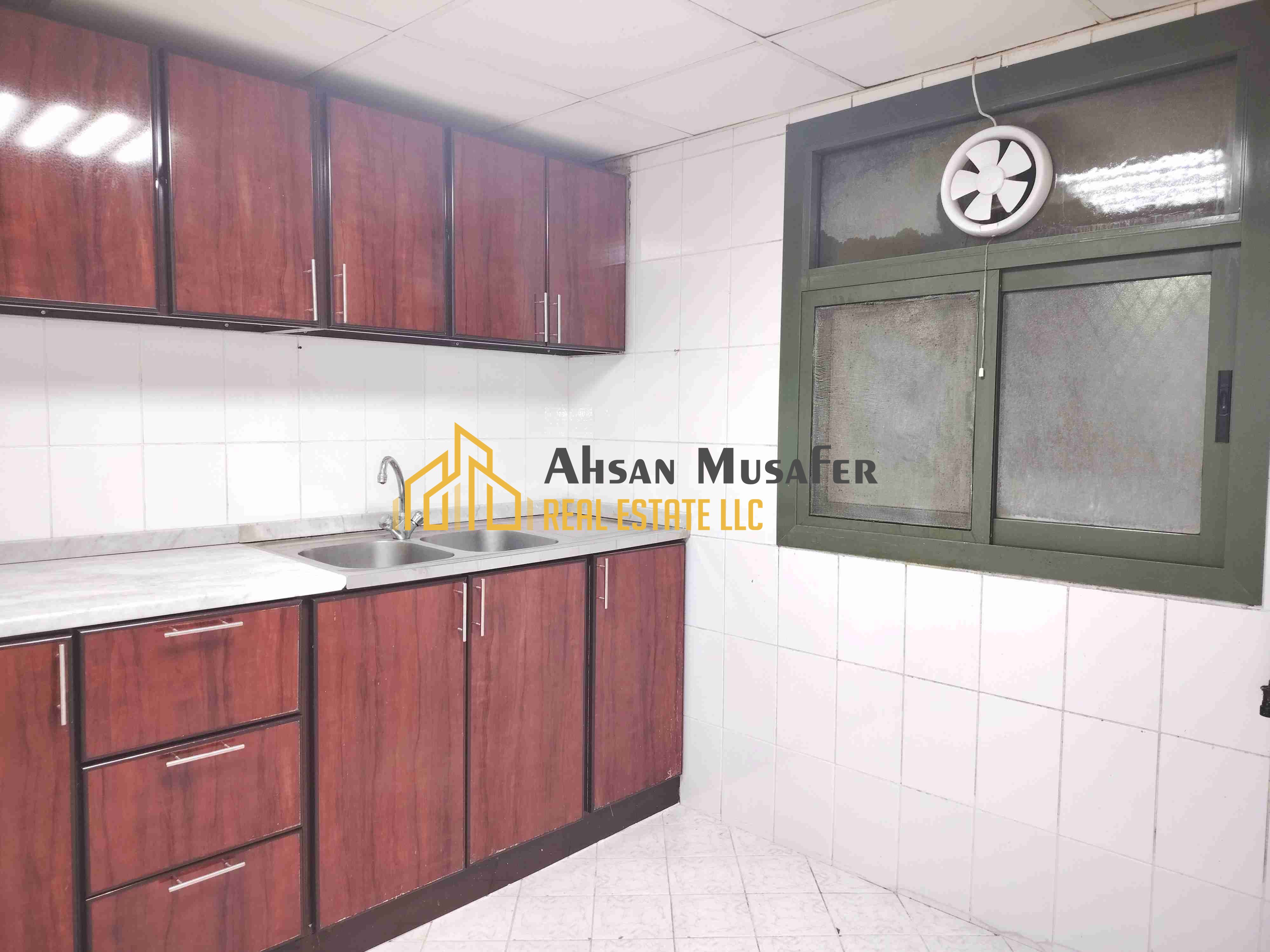 ZERO COMMSION 2BHK JYM KIDS AREA FREE PRIME LOCATION FULLY FAMILY BUILDING AVAILABLE IN 4CHEQUE EASY ACCESS TO DUBAI BORDER NEAR BY RTA BUS STOP EASY ACCESS TO SHARA NAHDA SHARJAH UAE