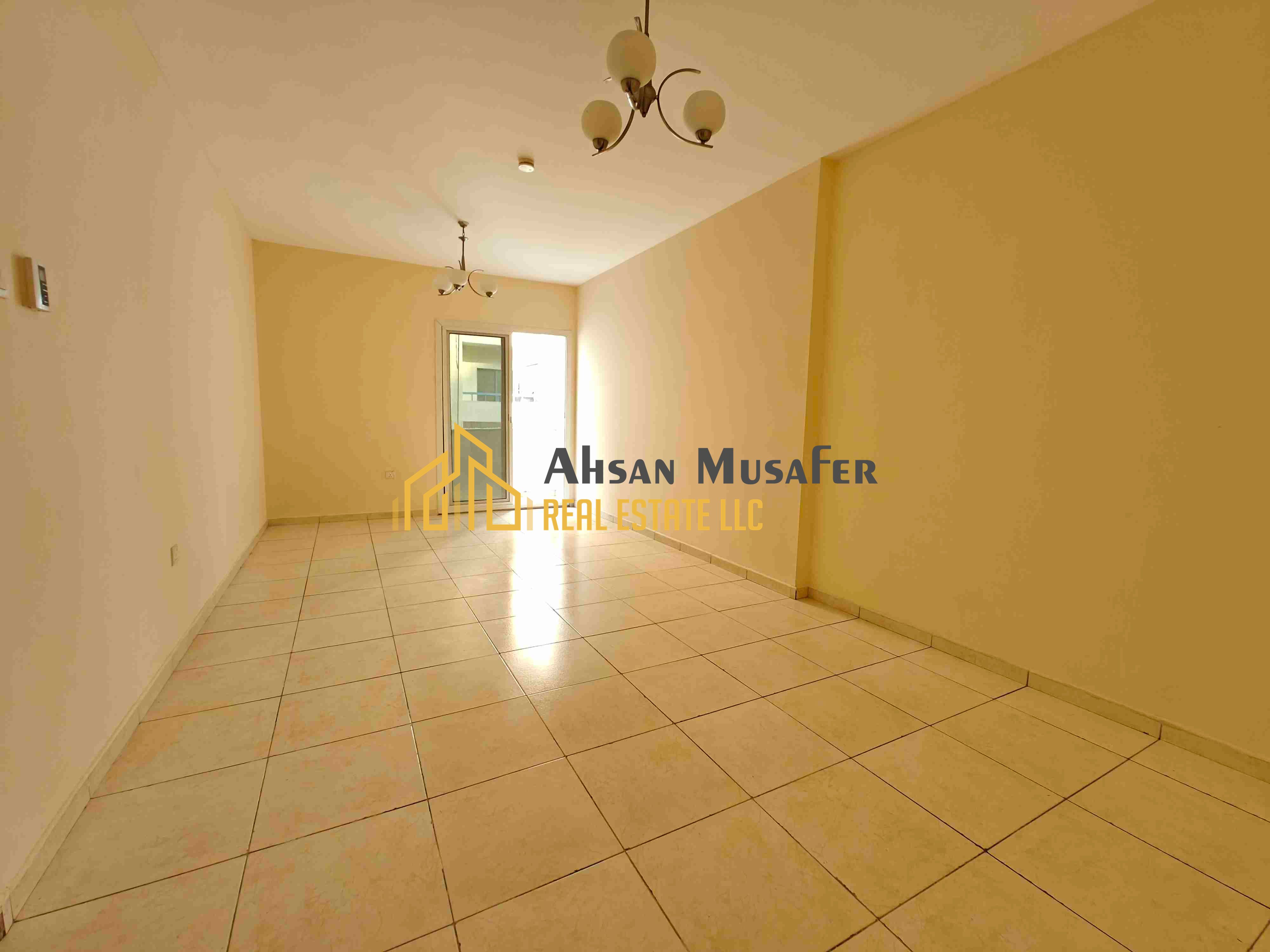 COMISSION FREE//LIMITED OFFER//BIG 1BHK//WITH BALCONY//NEAR SAHARA CENTER LAST UNIT ONLY