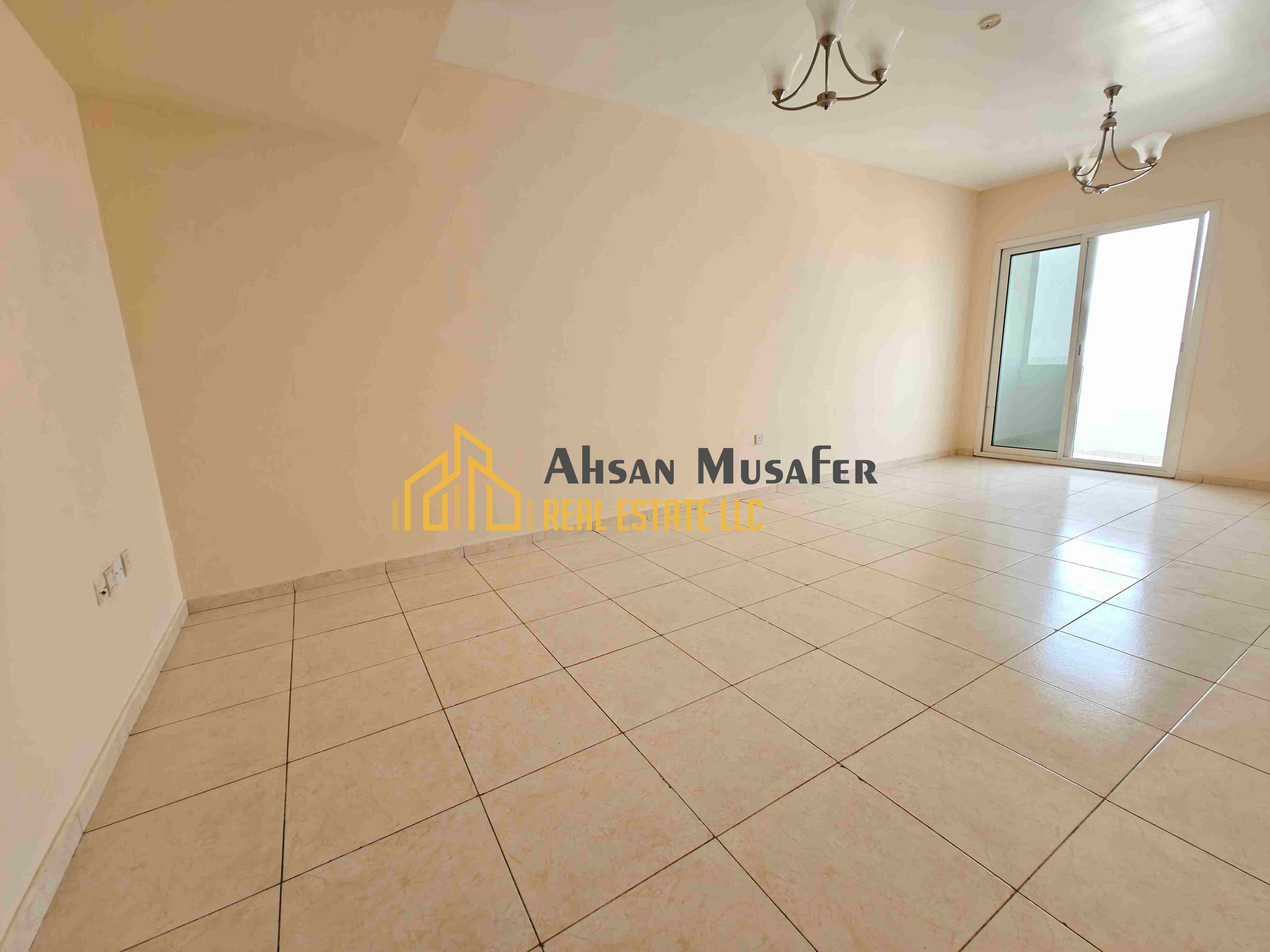 (NO COMMISSION)AMAZING OFFERS//SEPARATE HALL//BIG 2BHK//4CHEQUE//WASHROOM//3 BALCONY//NEAR TO SAHARA CENTER