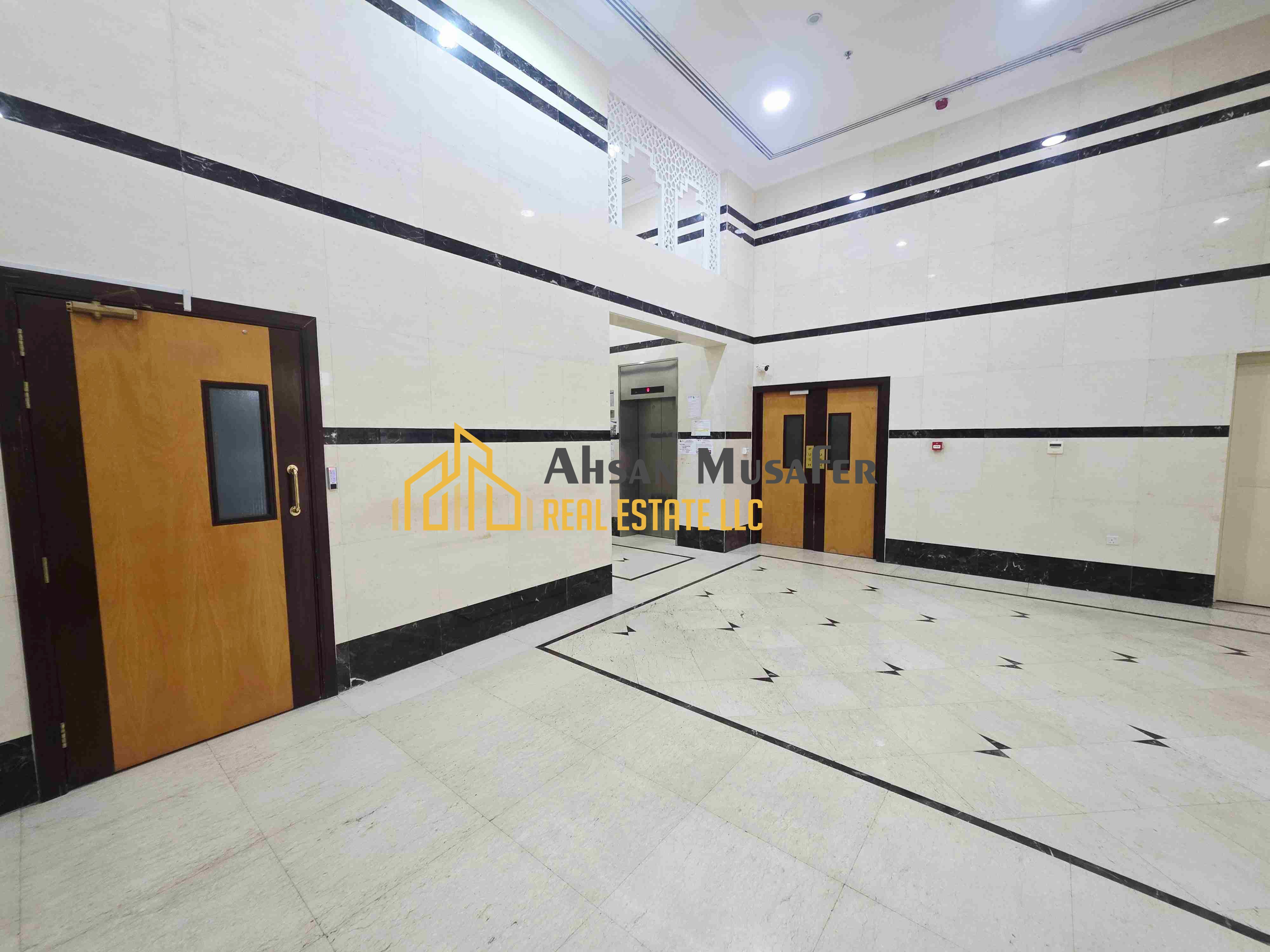PRIME LOCATION//NO COMMISSION//CLOSE HALL//10 DAYS FREE+4CHQS// //NEAR SHARJAH CITY CENTRE BUS STOP// LAST UNIT 1BHK WITH 2 WASHROOMS AVAILABLE AL WAHDA STREET SHARJAH